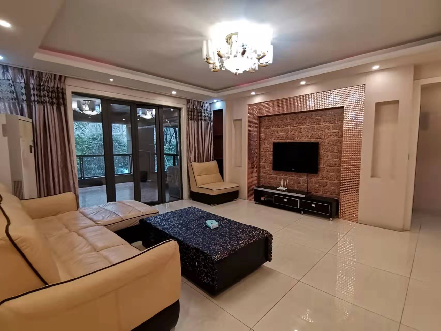 南湖国际3期  4室2厅1卫    3300.0元/月 南湖国际3期  4室2厅1卫    3300.0元/月室内图