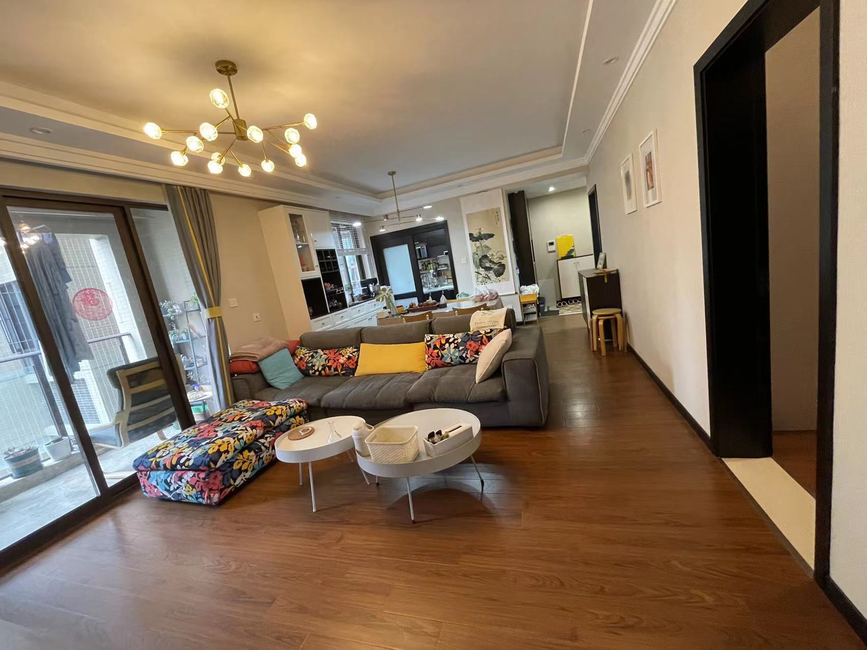 南湖世纪 3室2厅1卫 3200.0元/月 南湖世纪 3室2厅1卫 3200.0元/月室内图