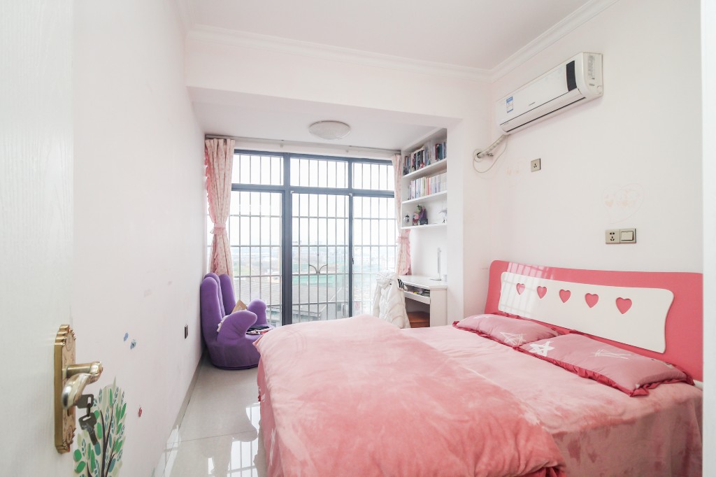 领东汇 4室2厅2卫 101.97万 领东汇 4室2厅2卫 101.97万卧室