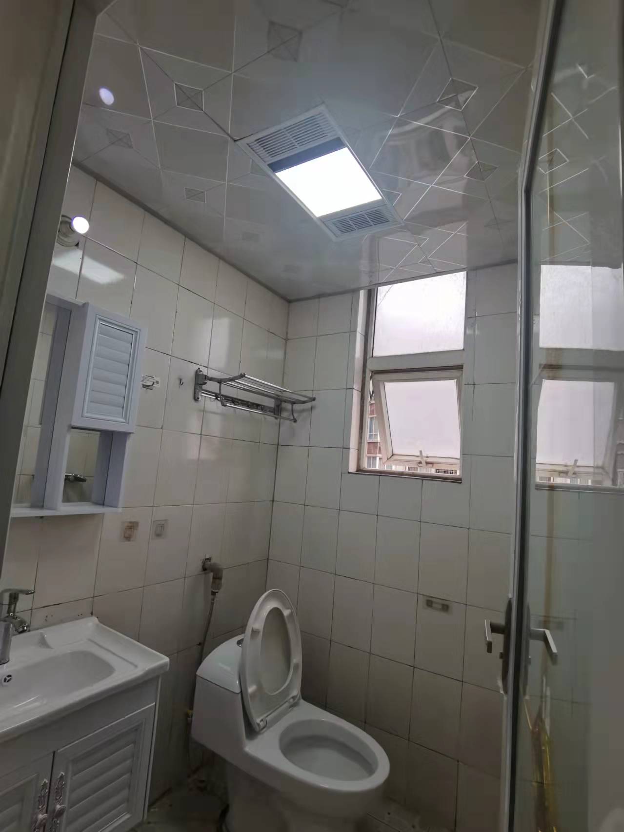 南湖锦苑 2室1厅1卫 2200.0元/月 南湖锦苑 2室1厅1卫 2200.0元/月室内图