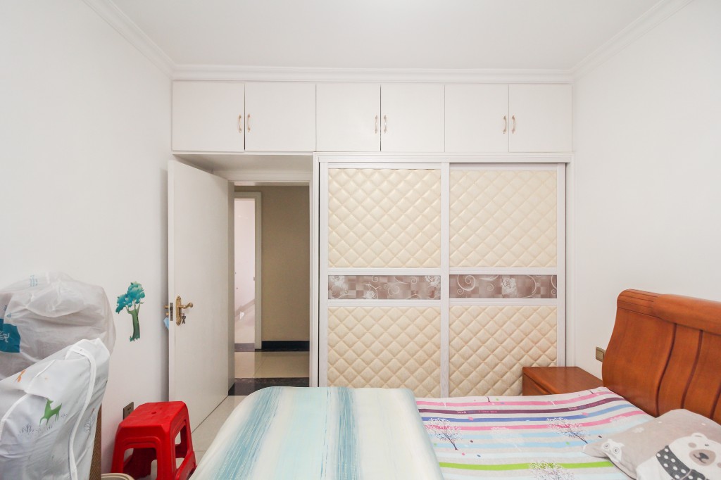 领东汇 4室2厅2卫 101.97万 领东汇 4室2厅2卫 101.97万卧室