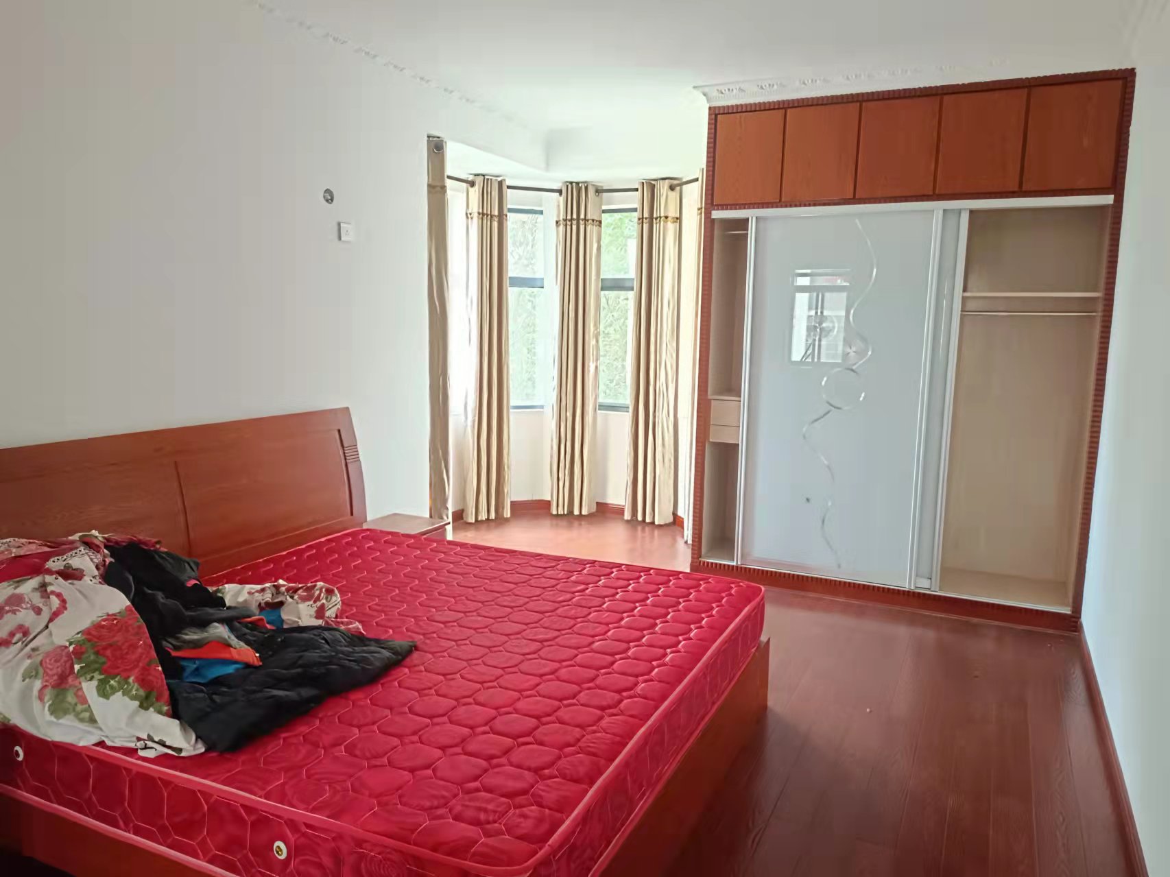 东方新城 3室2厅2卫 1300.0元/月 东方新城 3室2厅2卫 1300.0元/月室内图