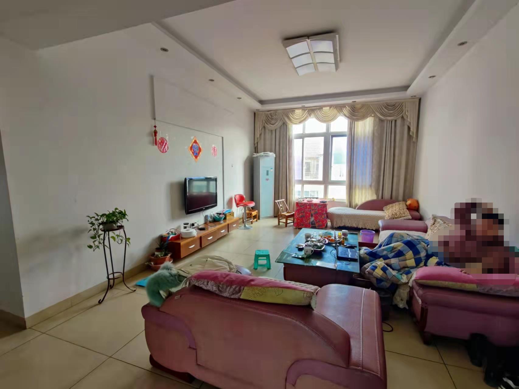 枫溪苑 5室2厅3卫 68.0万 枫溪苑 5室2厅3卫 68.0万客厅