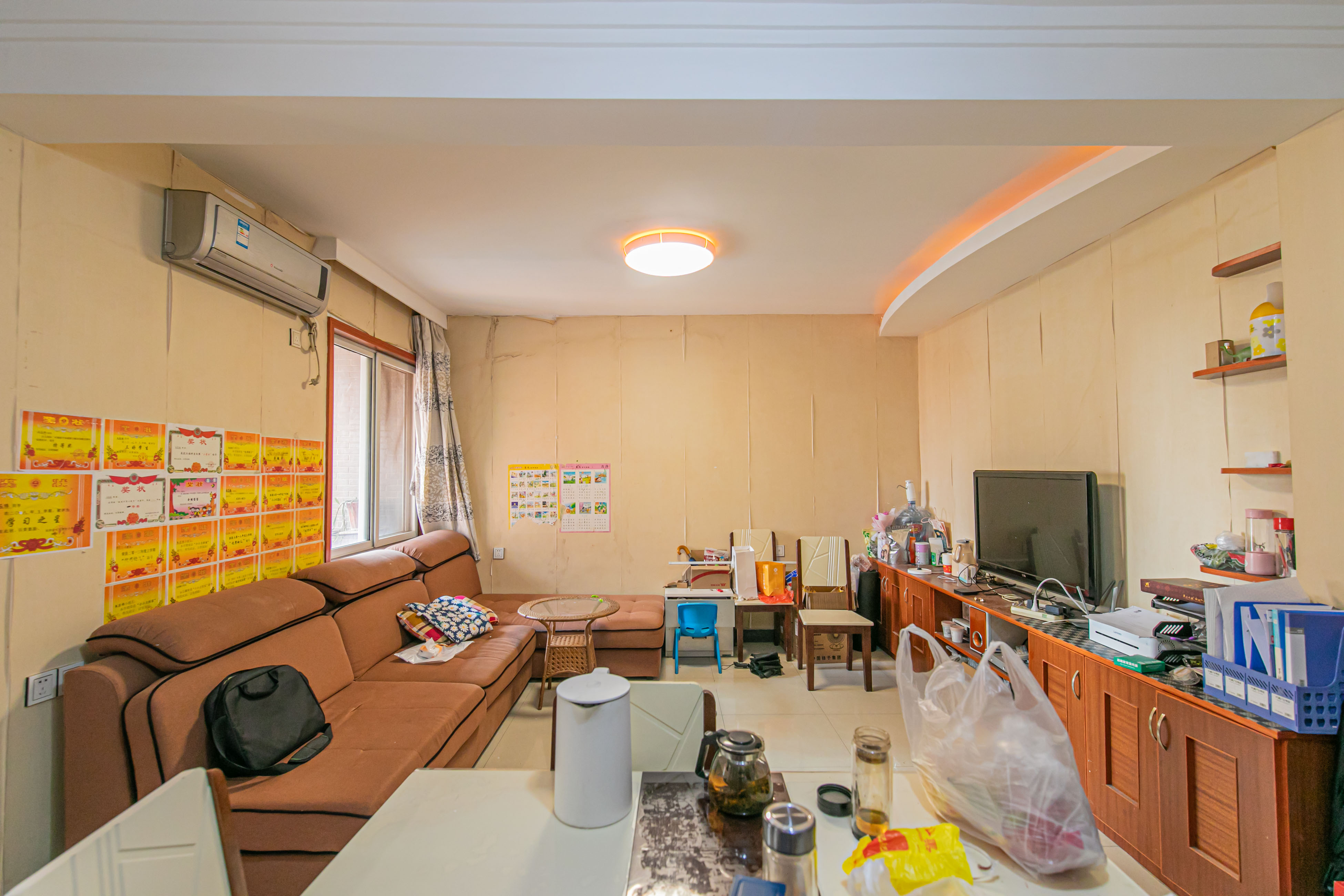 彩都公寓  2室1厅1卫    53.0万 彩都公寓  2室1厅1卫    53.0万客厅