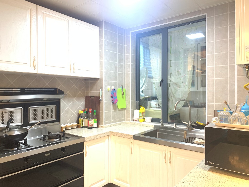 雄森国际 3室2厅2卫 2600.0元/月 雄森国际 3室2厅2卫 2600.0元/月户型图