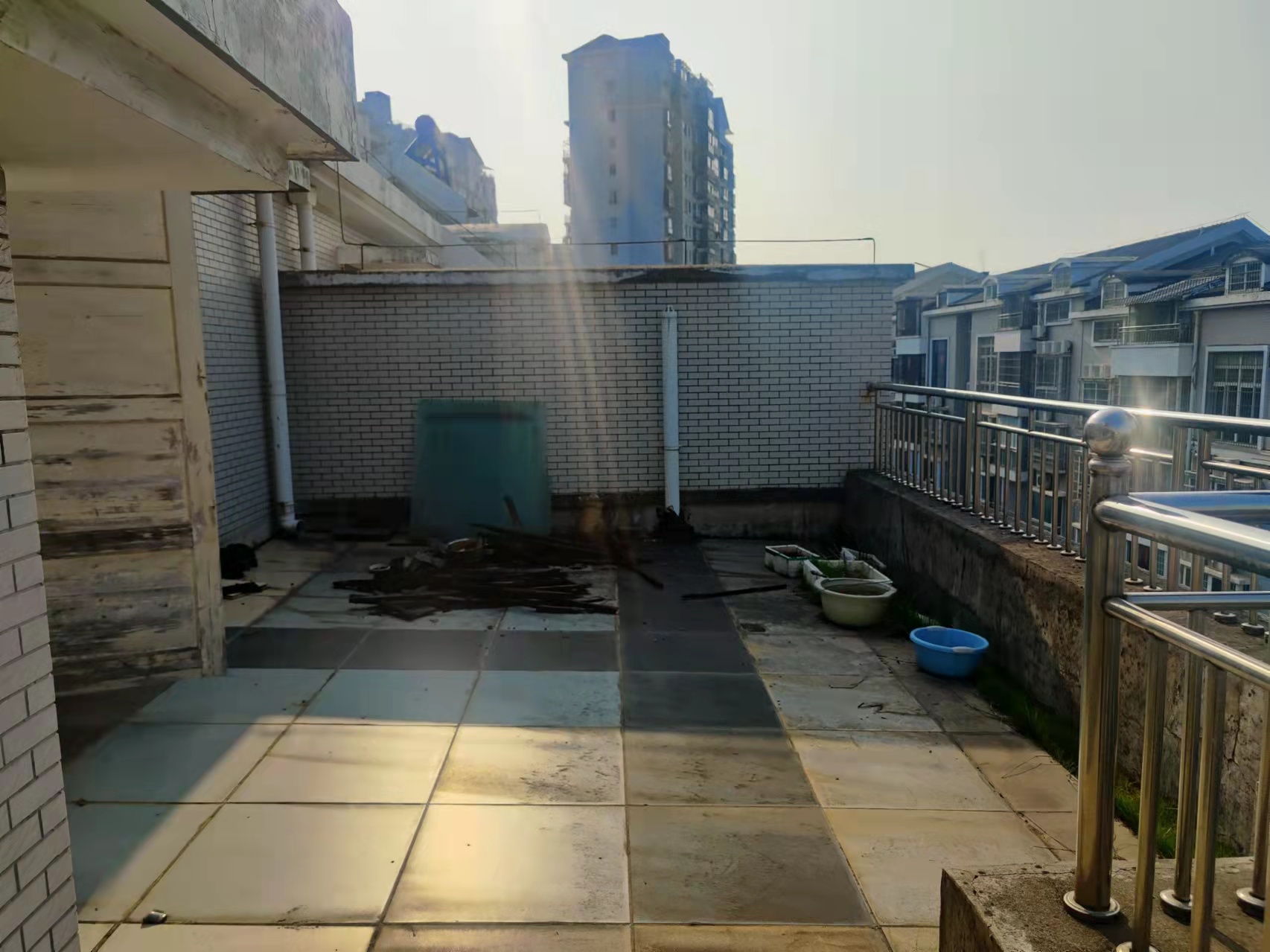 枫溪苑 5室2厅3卫 68.0万 枫溪苑 5室2厅3卫 68.0万客厅