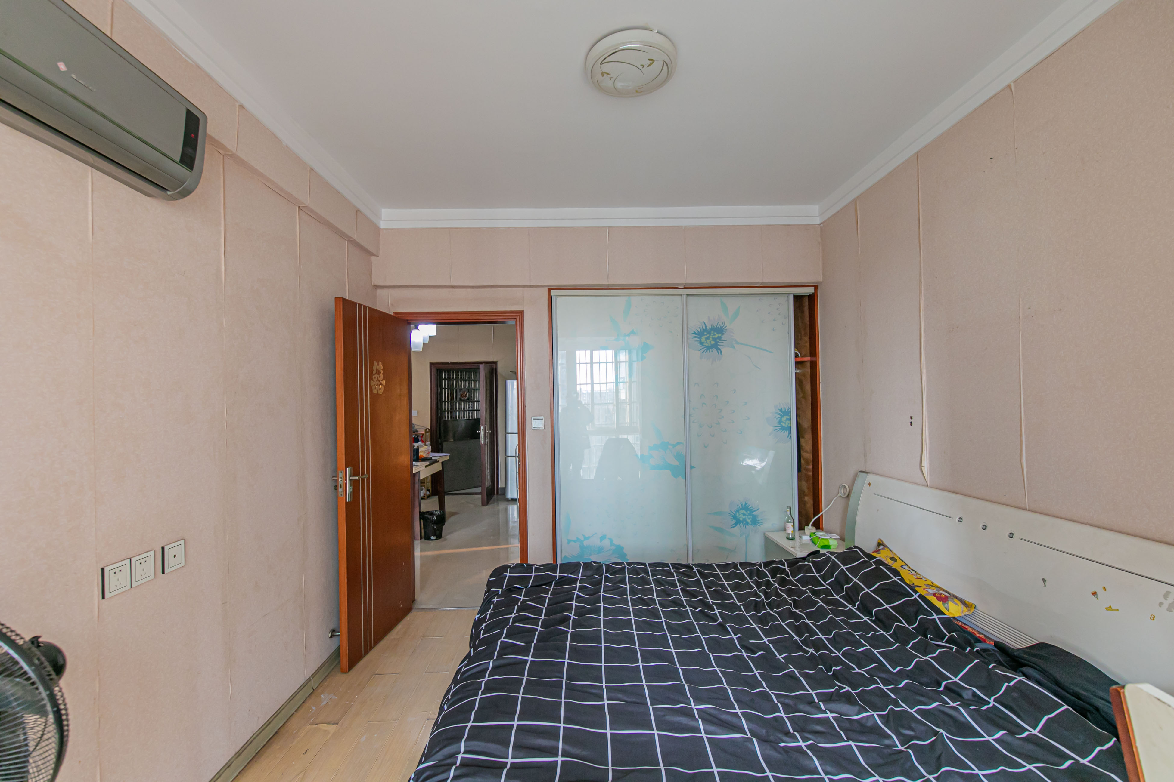 彩都公寓  2室1厅1卫    53.0万 彩都公寓  2室1厅1卫    53.0万卧室