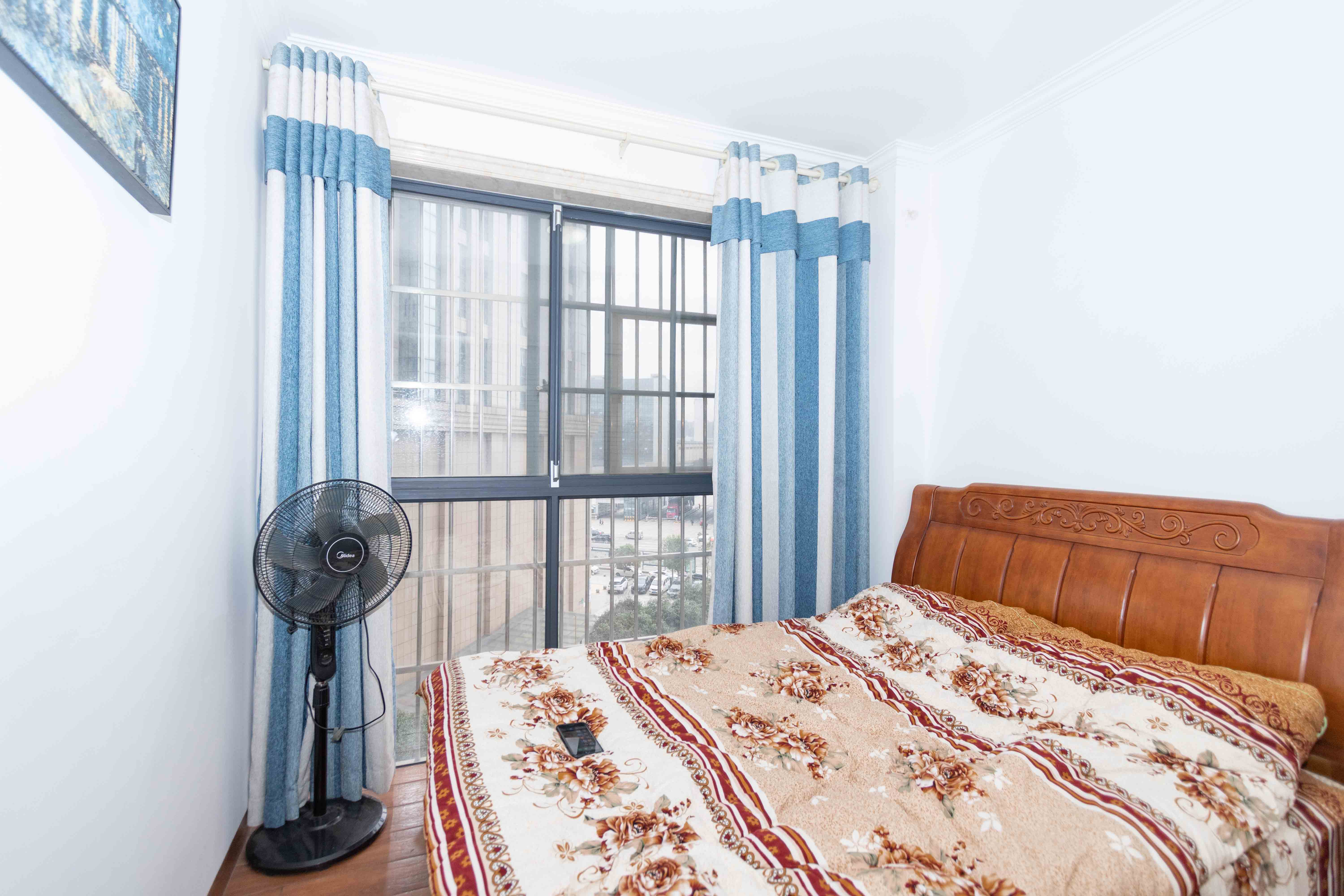 南庭城果  4室2厅2卫    112.5万卧室