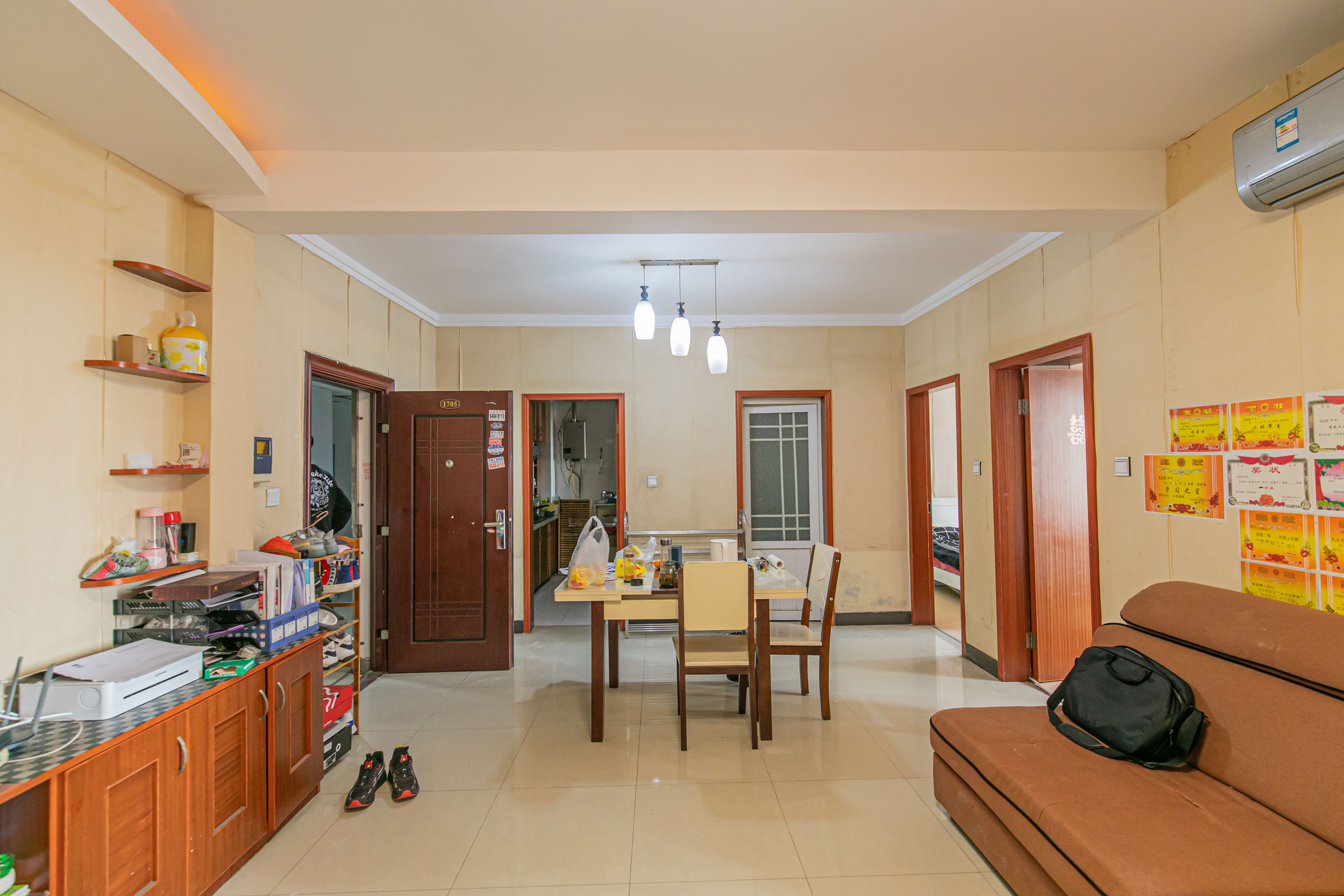 彩都公寓  2室1厅1卫    53.0万 彩都公寓  2室1厅1卫    53.0万客厅