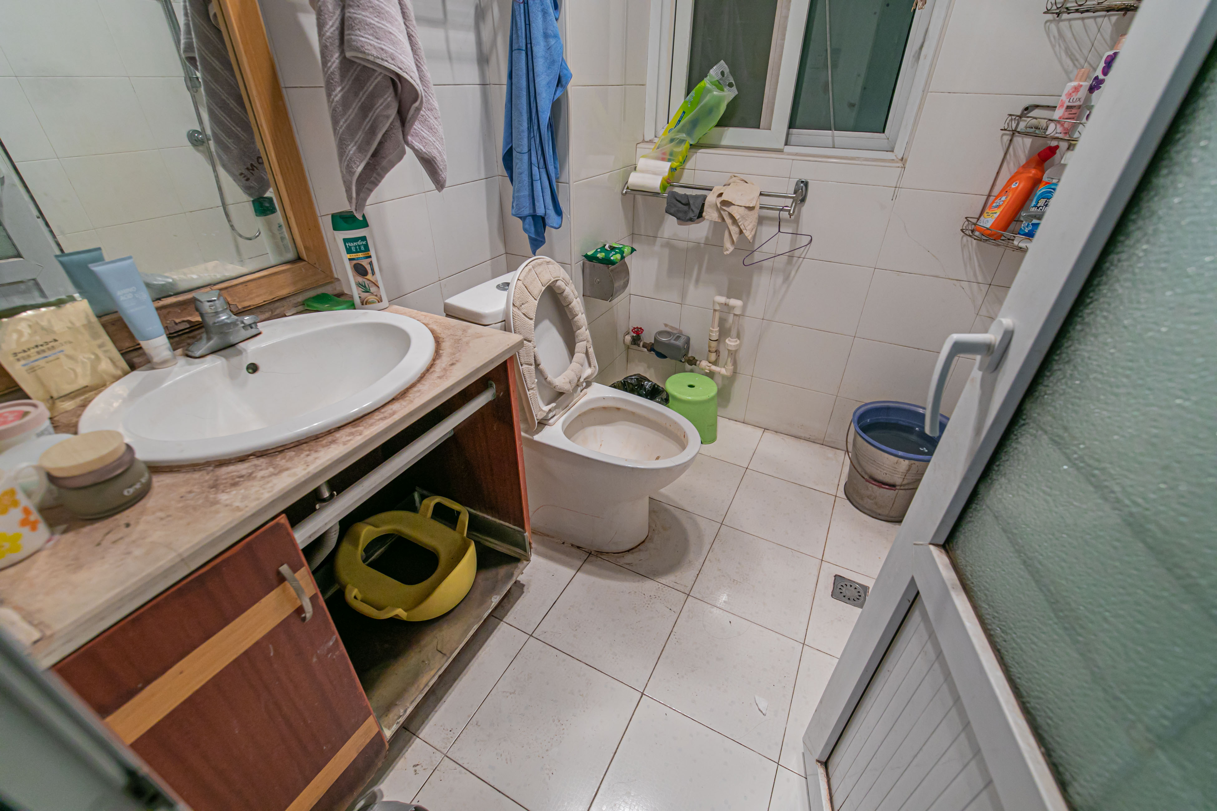 彩都公寓  2室1厅1卫    53.0万 彩都公寓  2室1厅1卫    53.0万卫生间