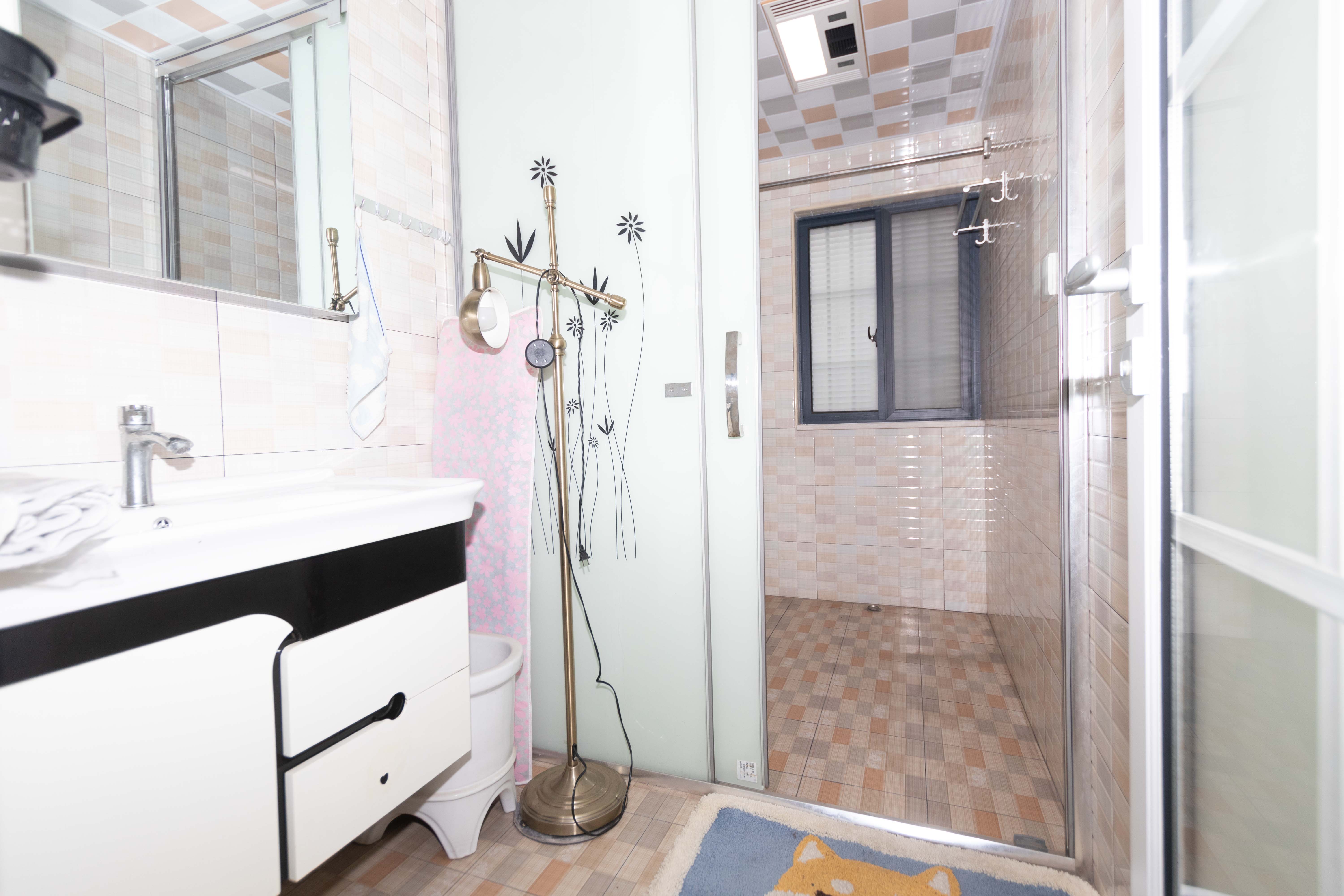 南庭城果  4室2厅2卫    112.5万卫生间