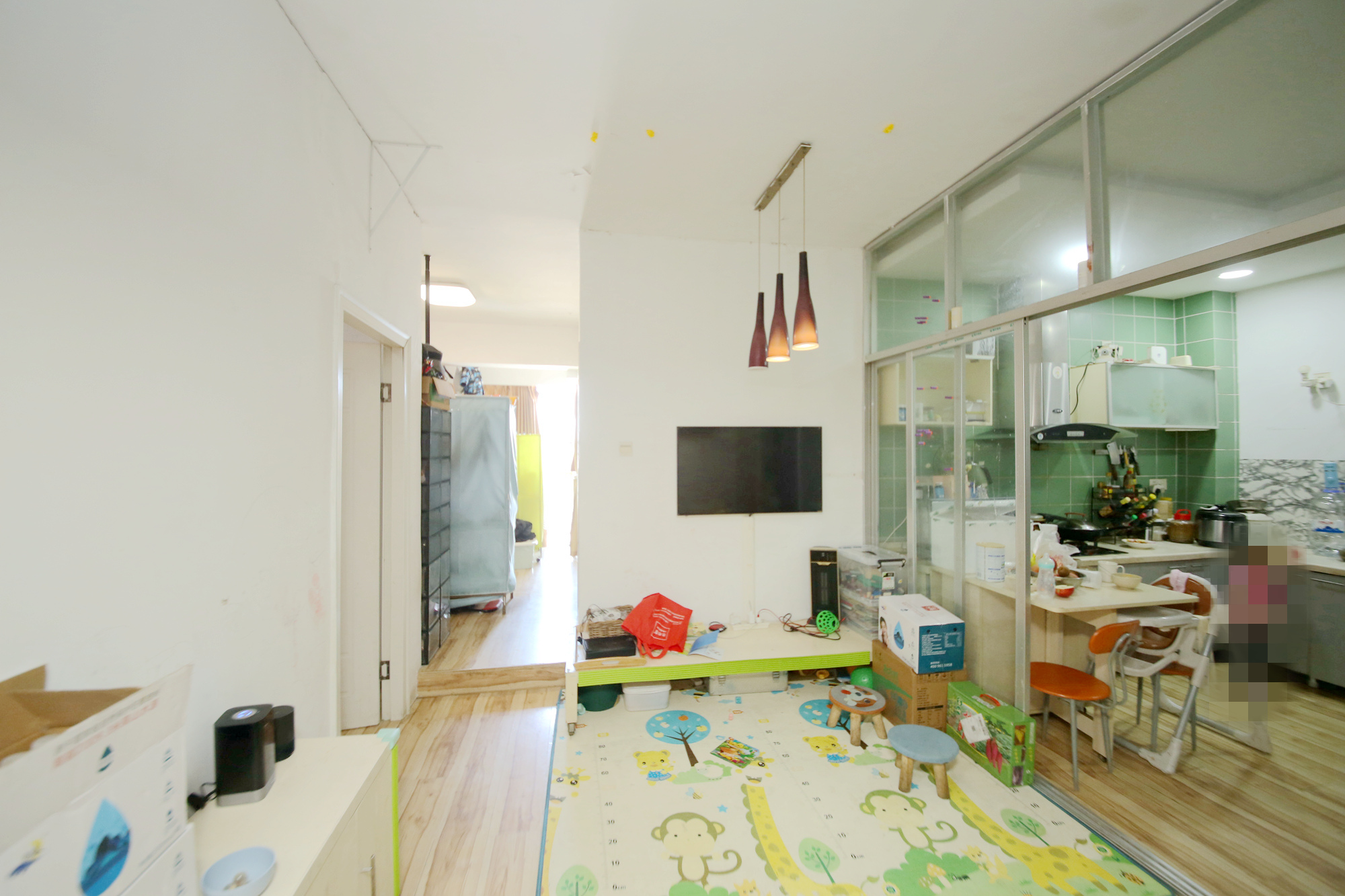 新楚天扶华庭  2室2厅1卫   65.00万客厅