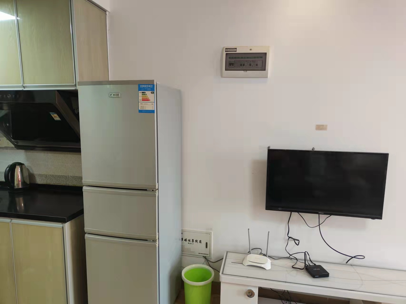 梓山湖公馆 1室1厅1卫 1300.00元/月 梓山湖公馆 1室1厅1卫 1300.00元/月室内图