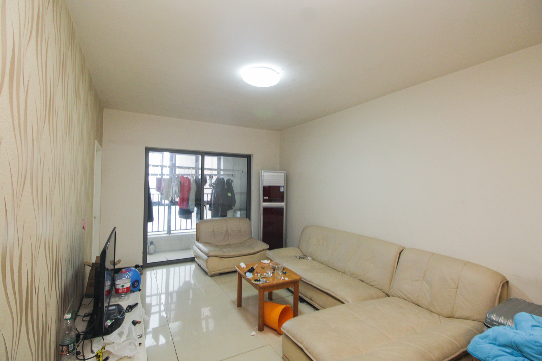 上海城小区 3室2厅2卫 83.0万 上海城小区 3室2厅2卫 83.0万客厅