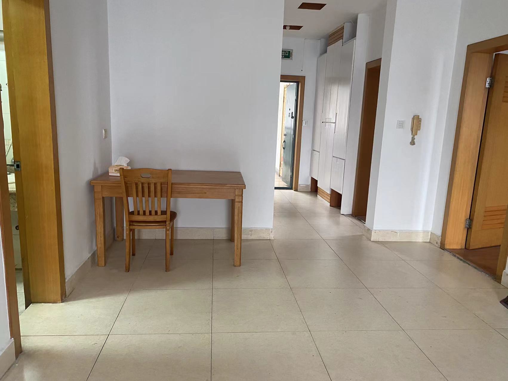 银丰大厦 3室2厅2卫 57.8万 银丰大厦 3室2厅2卫 57.8万客厅