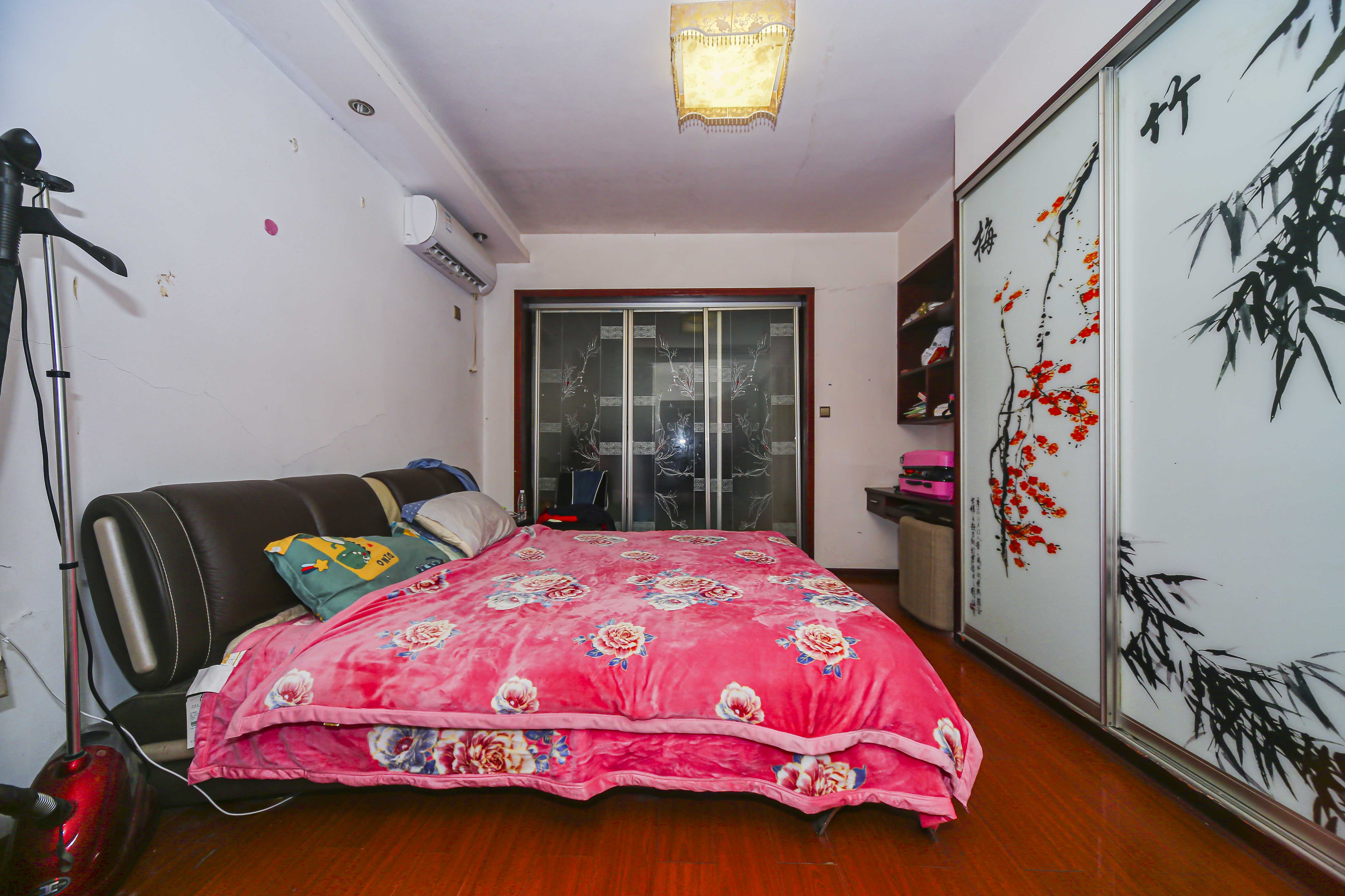 云栖谷  3室2厅2卫    95.0万卧室