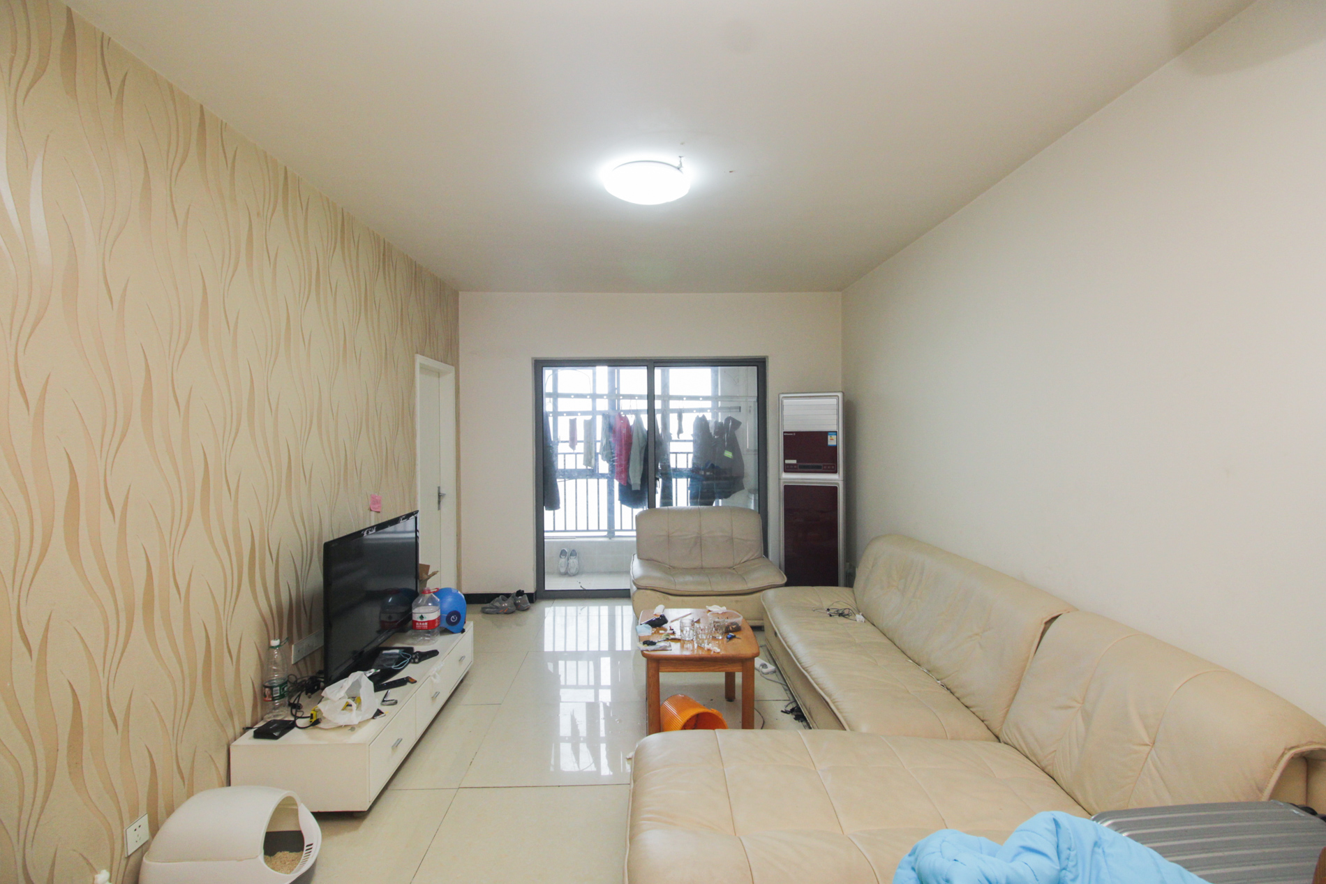 上海城小区 3室2厅2卫 83.0万 上海城小区 3室2厅2卫 83.0万客厅