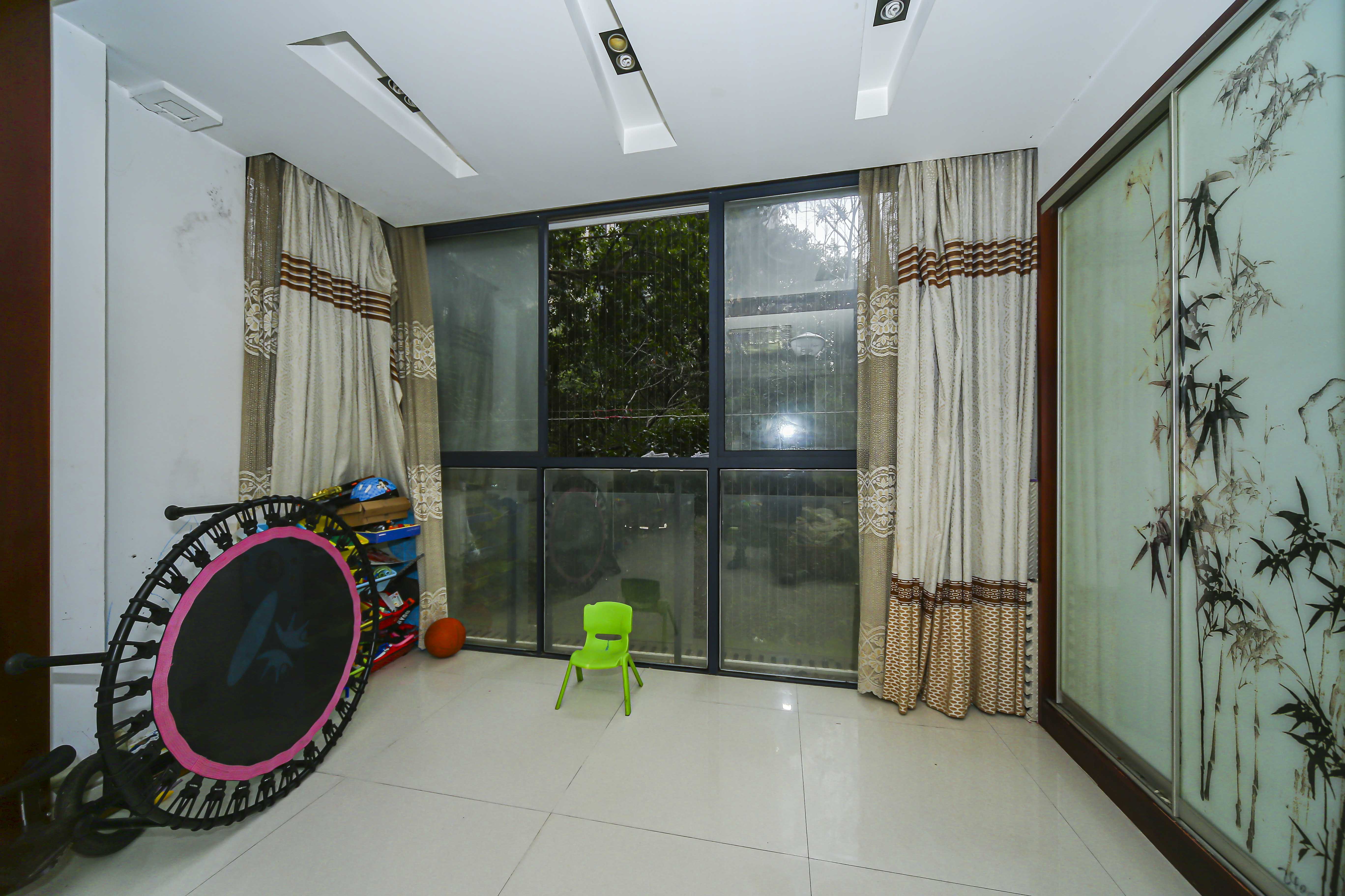 云栖谷  3室2厅2卫    95.0万阳台