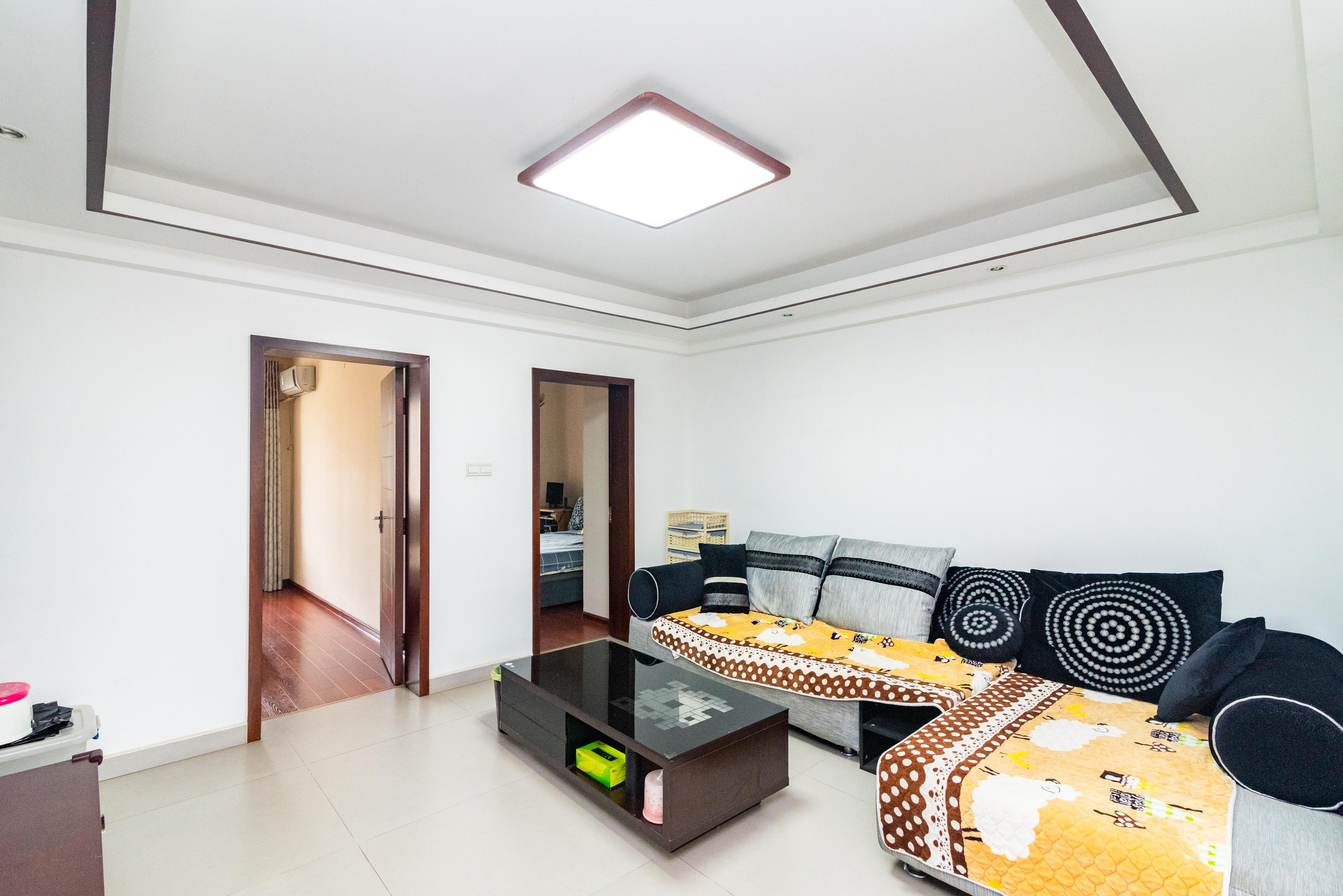 洪山家园 2室2厅1卫 72.0万 洪山家园 2室2厅1卫 72.0万客厅