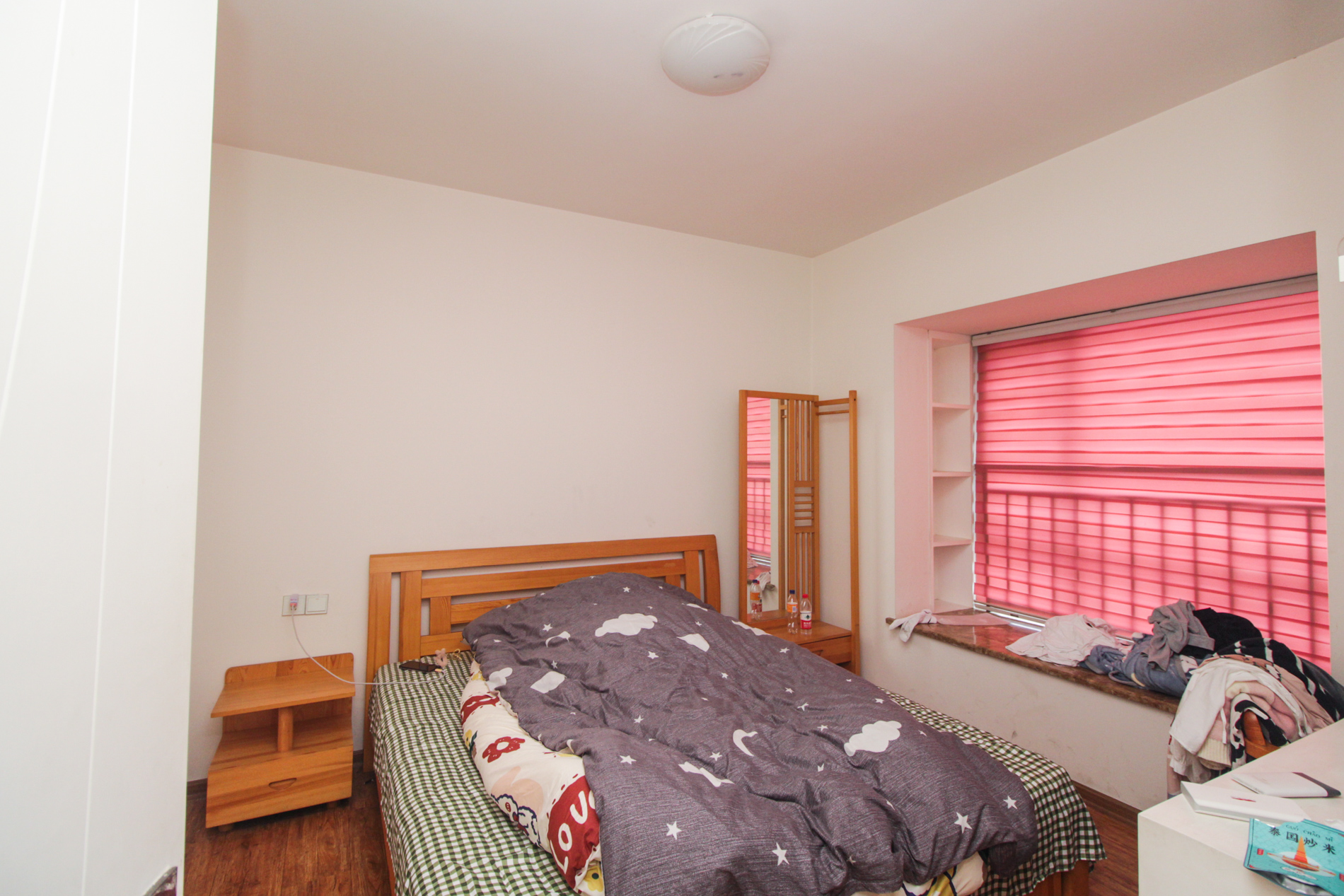 上海城小区 3室2厅2卫 83.0万 上海城小区 3室2厅2卫 83.0万卧室