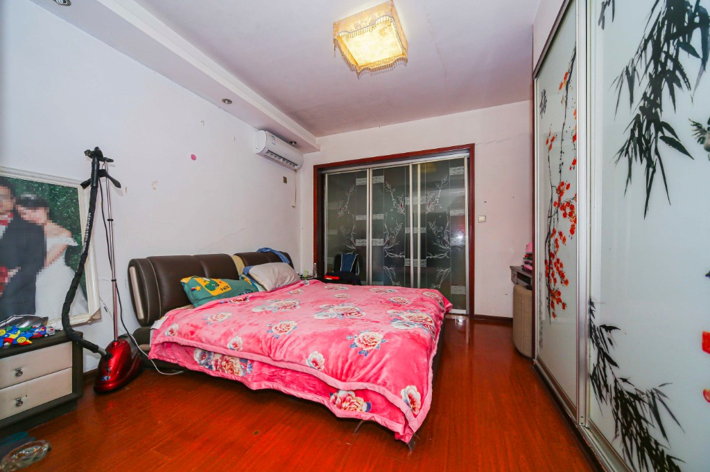 云栖谷  3室2厅2卫    95.0万卧室