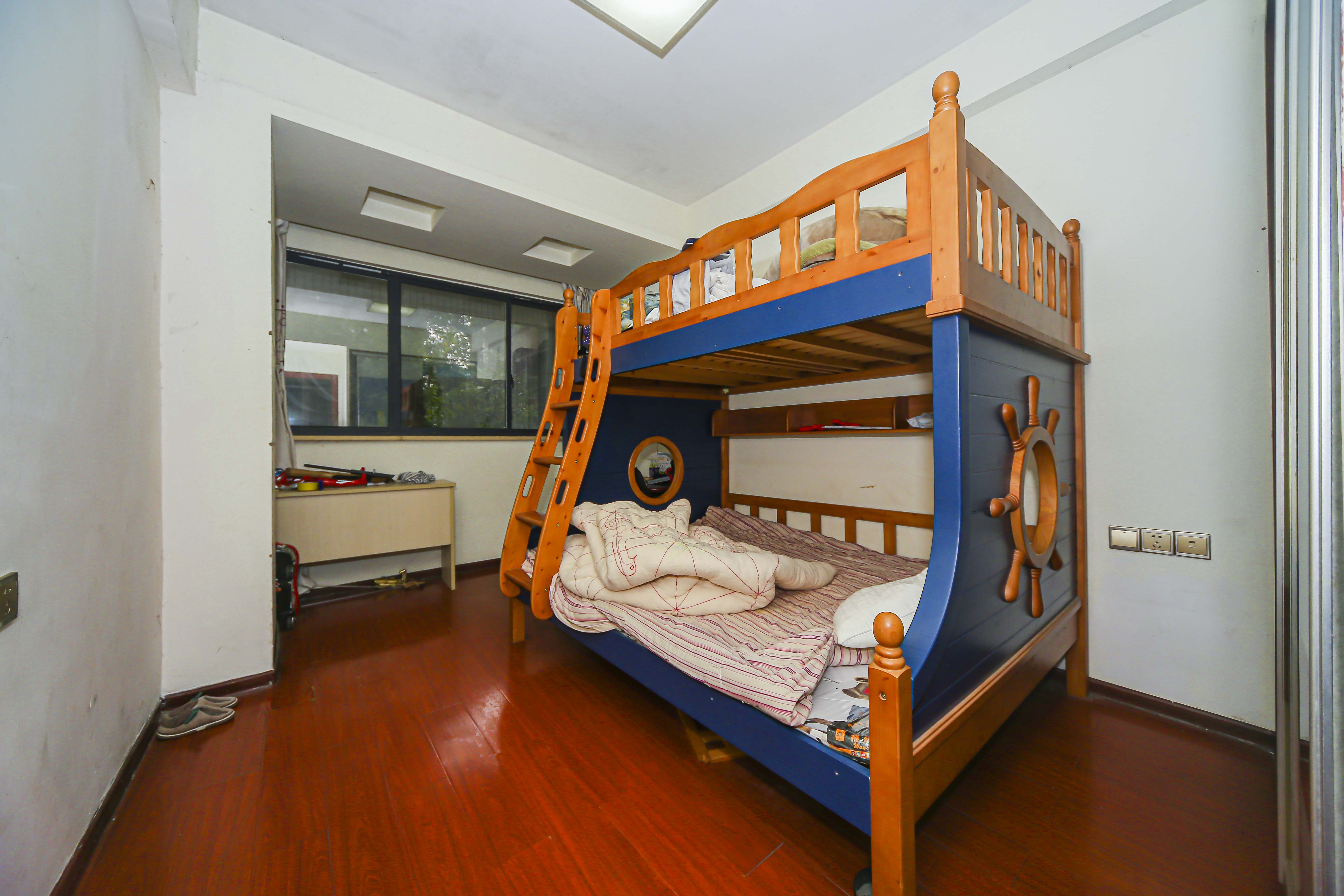 云栖谷  3室2厅2卫    95.0万卧室