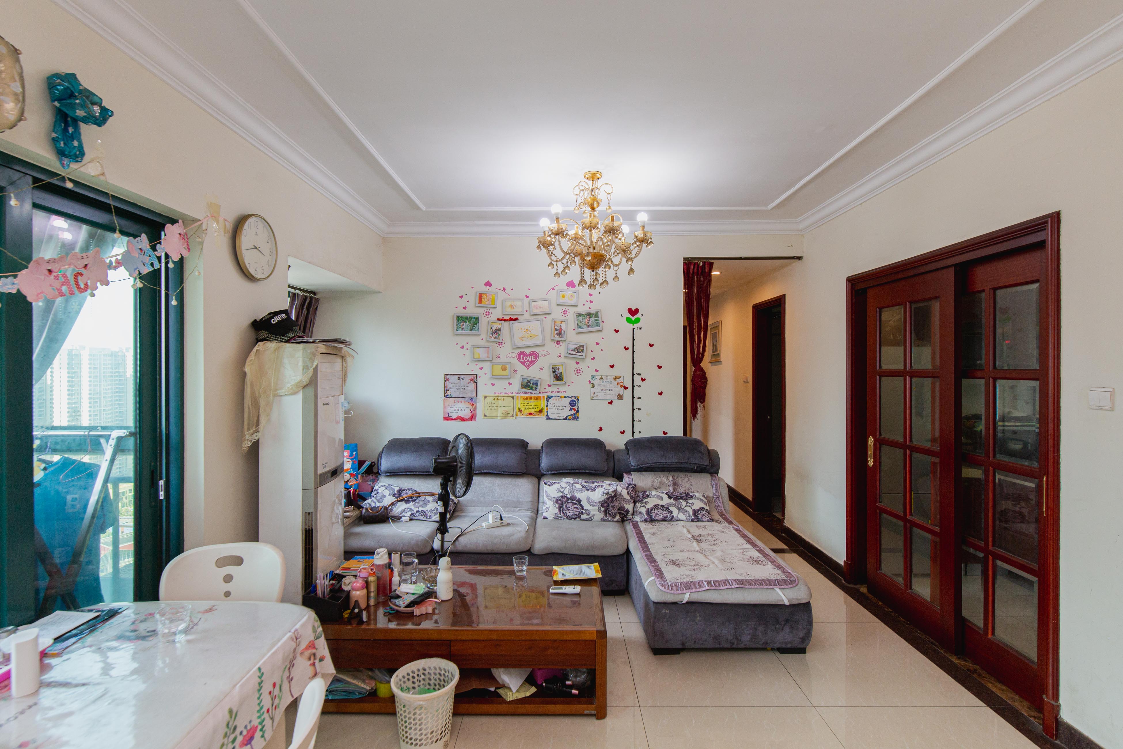 恒大绿洲  3室2厅2卫    138.0万客厅