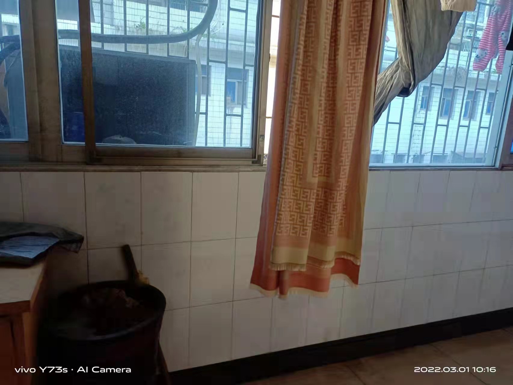 湘中农贸市场(湘怡花园)  4室2厅2卫    62.0万阳台