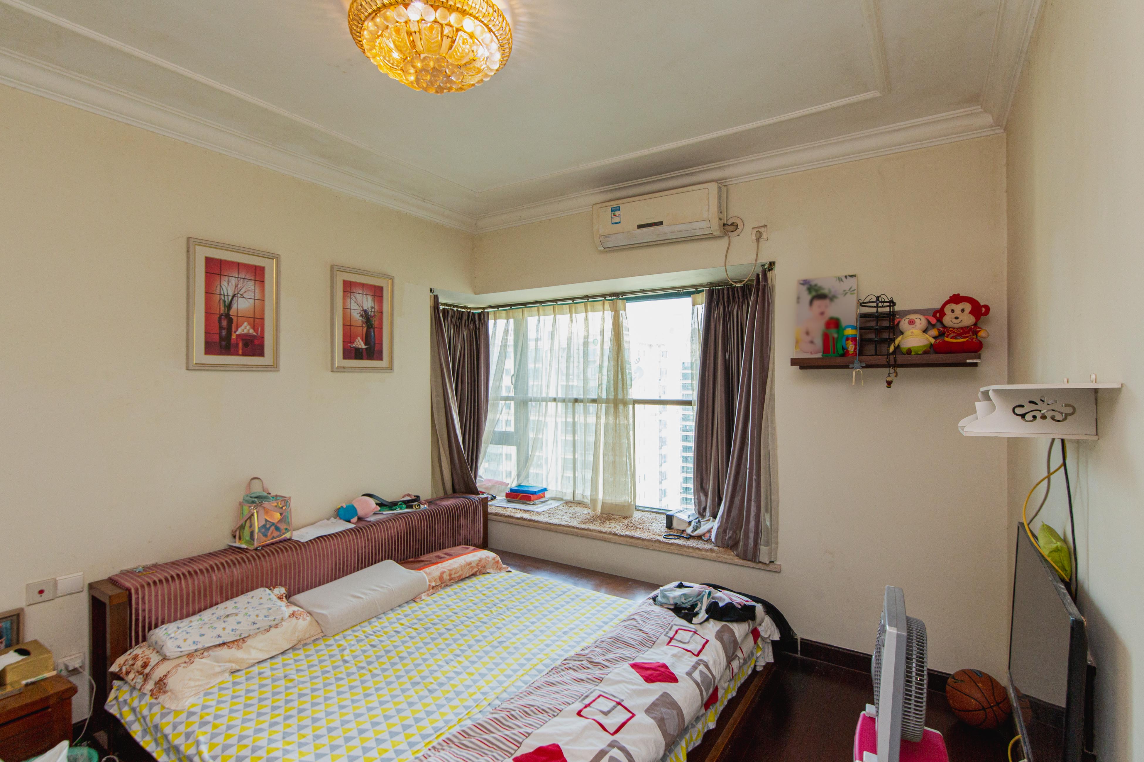 恒大绿洲  3室2厅2卫    138.0万卧室