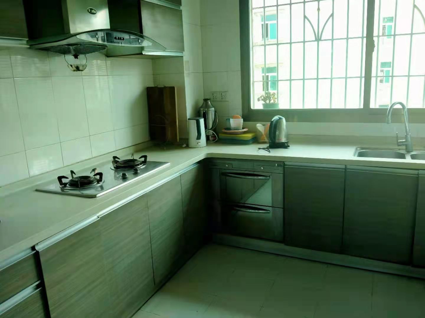 市中心血站(独栋) 3室2厅2卫 78.0万 市中心血站(独栋) 3室2厅2卫 78.0万厨房