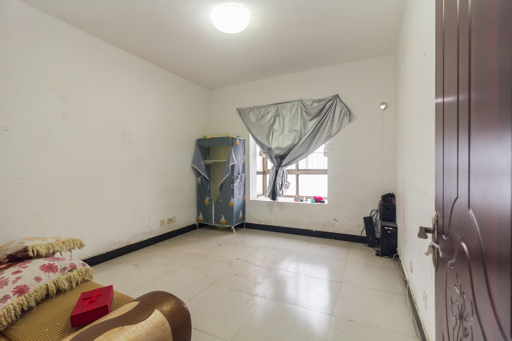 湖南有色地质勘查局宿舍(榔梨镇) 4室2厅2卫 102.8万 湖南有色地质勘查局宿舍(榔梨镇) 4室2厅2卫 102.8万卧室