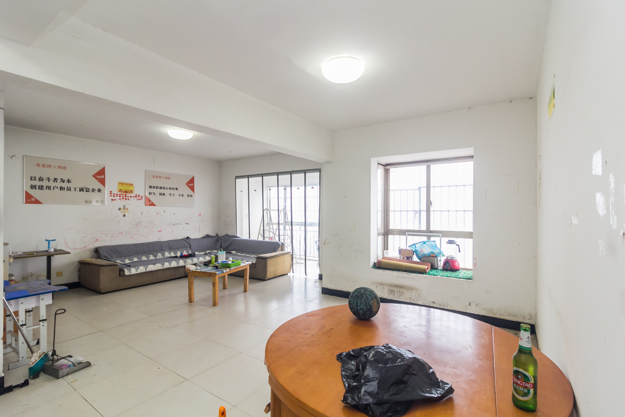 湖南有色地质勘查局宿舍(榔梨镇) 4室2厅2卫 102.8万 湖南有色地质勘查局宿舍(榔梨镇) 4室2厅2卫 102.8万客厅