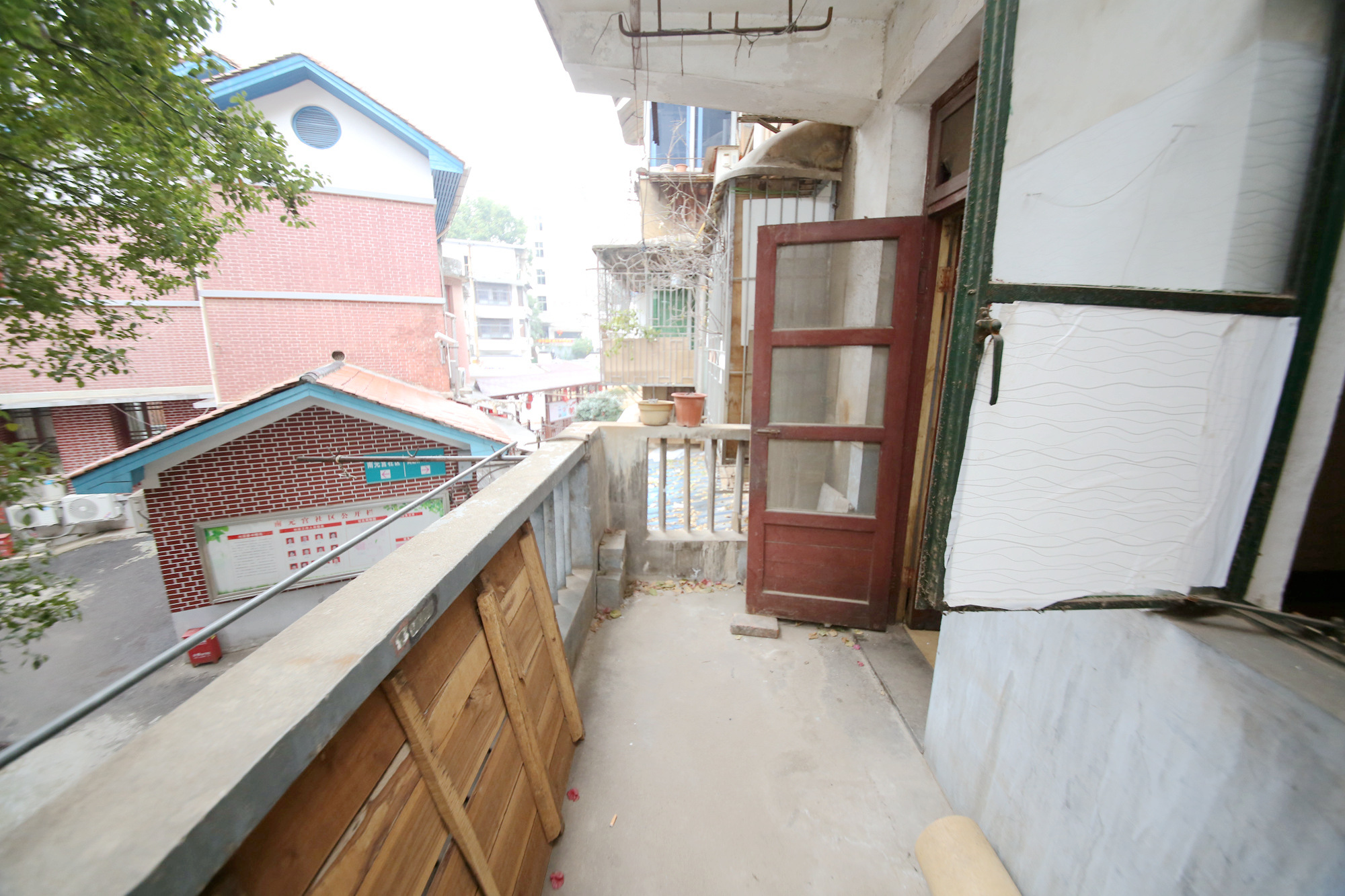 中南大学湘雅二医院大院（复兴街40号）  2室1厅1卫    62.0万阳台