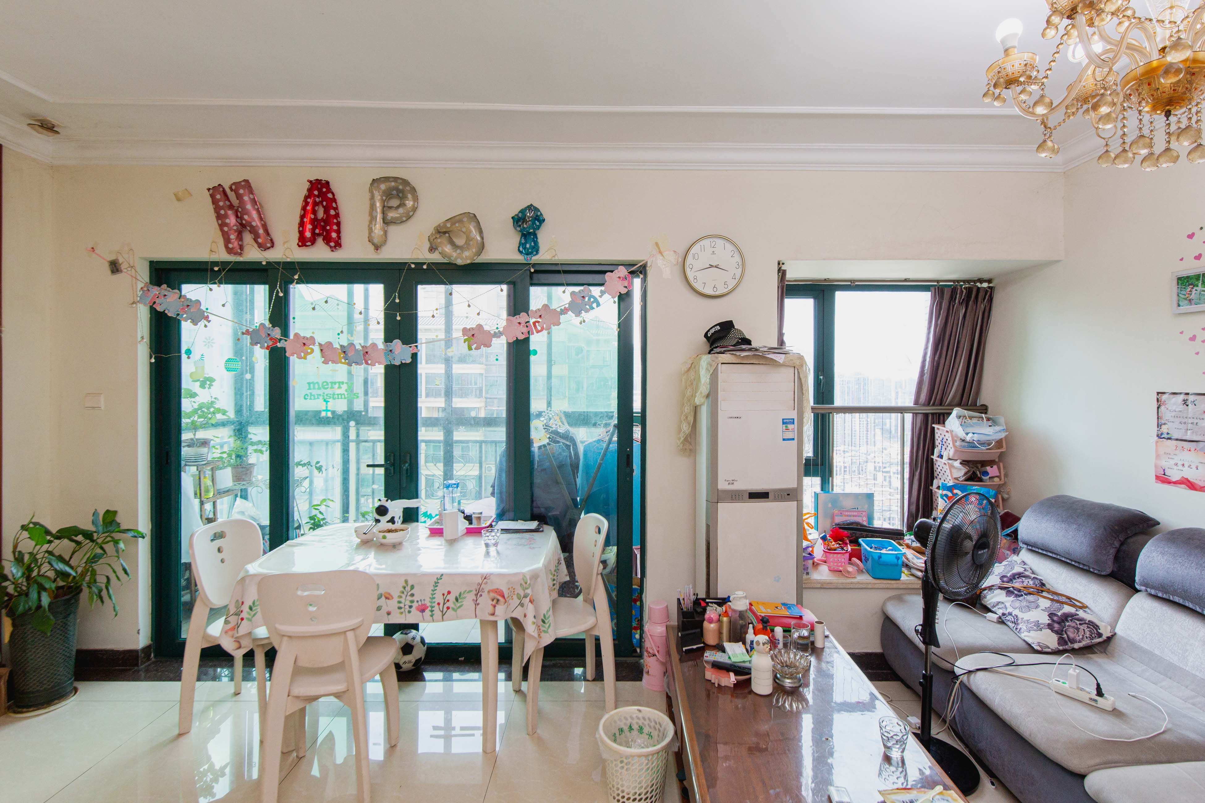 恒大绿洲  3室2厅2卫    138.0万客厅