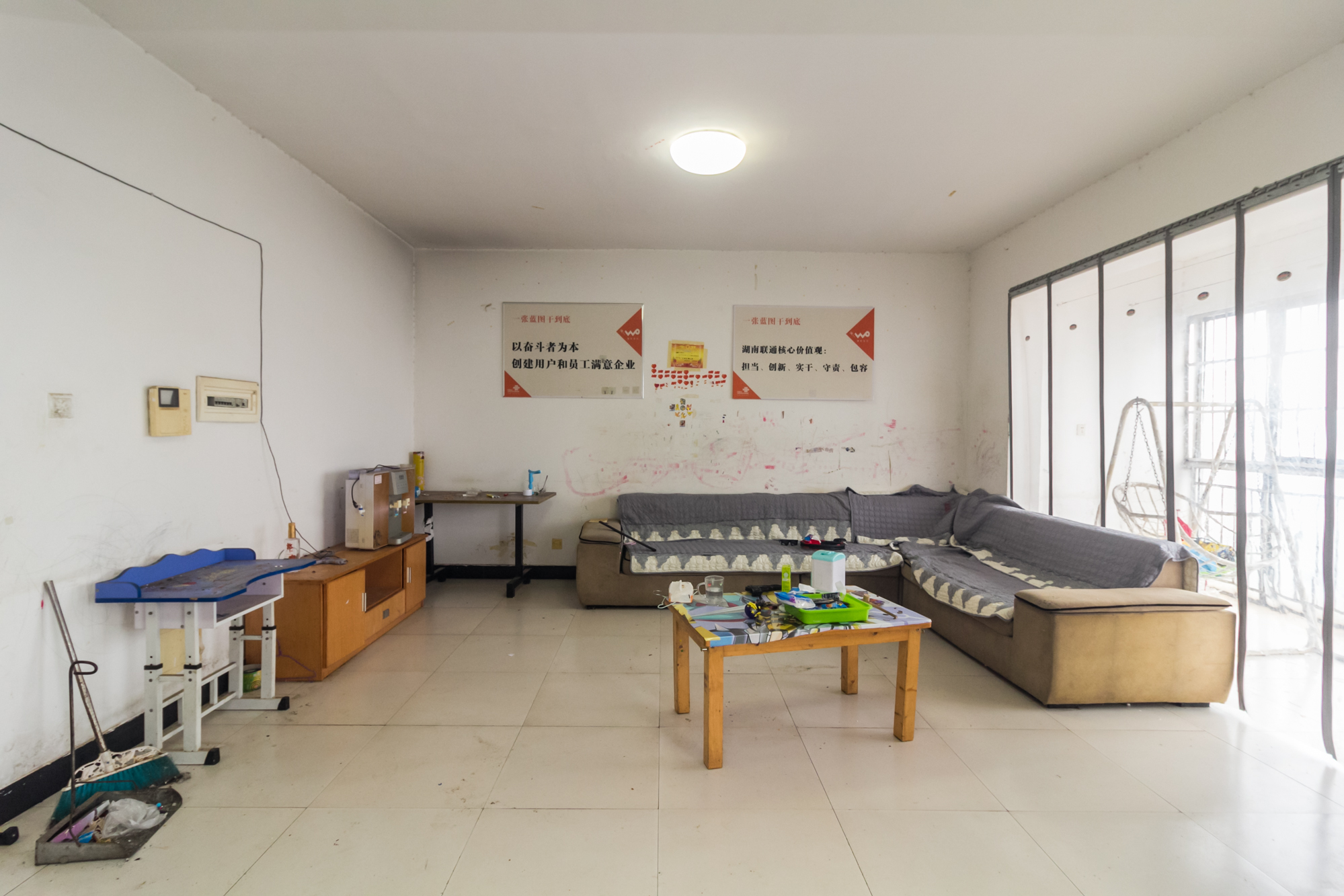 湖南有色地质勘查局宿舍(榔梨镇) 4室2厅2卫 102.8万 湖南有色地质勘查局宿舍(榔梨镇) 4室2厅2卫 102.8万客厅