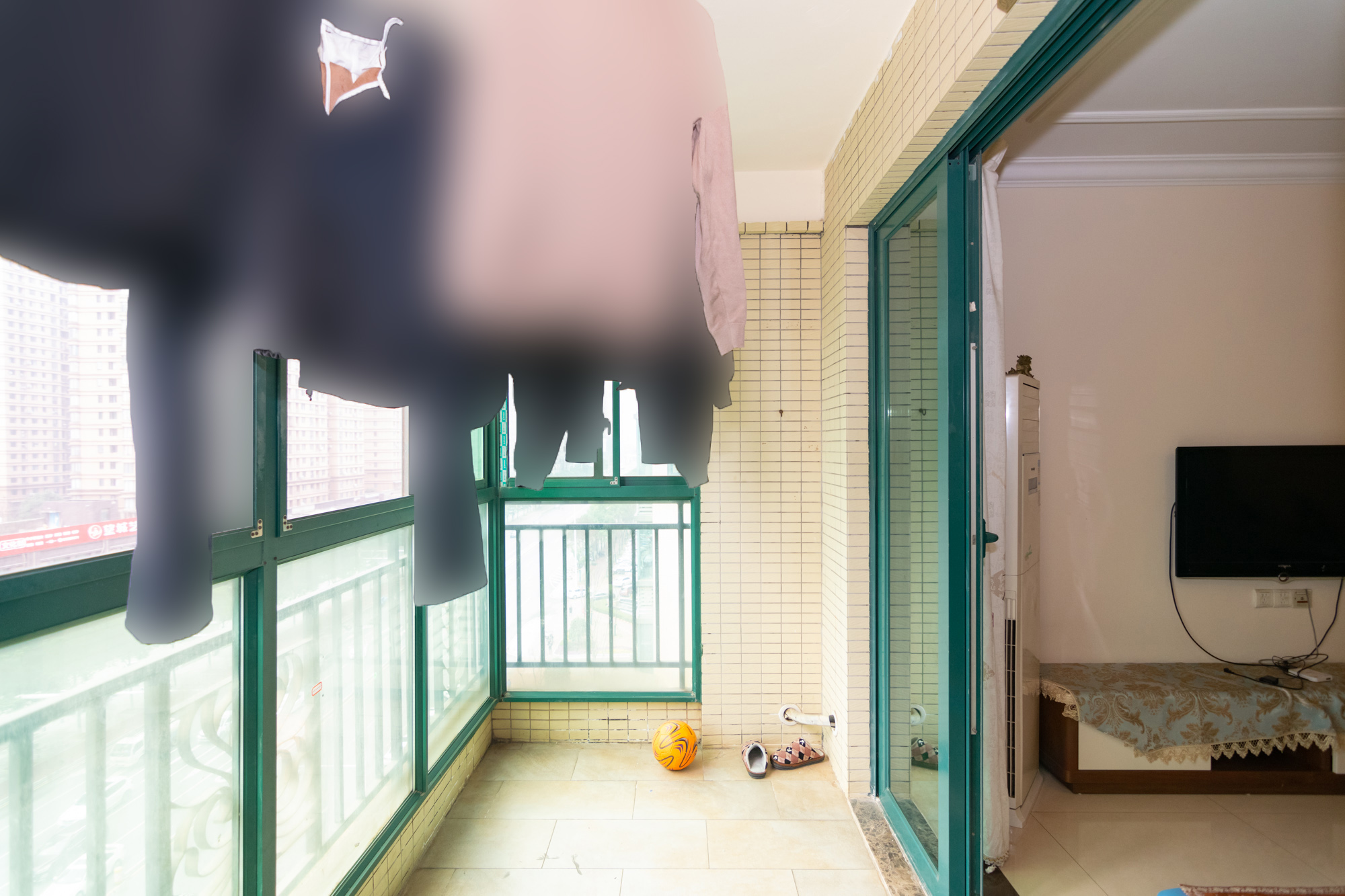 恒大名都  3室2厅1卫    80.0万阳台