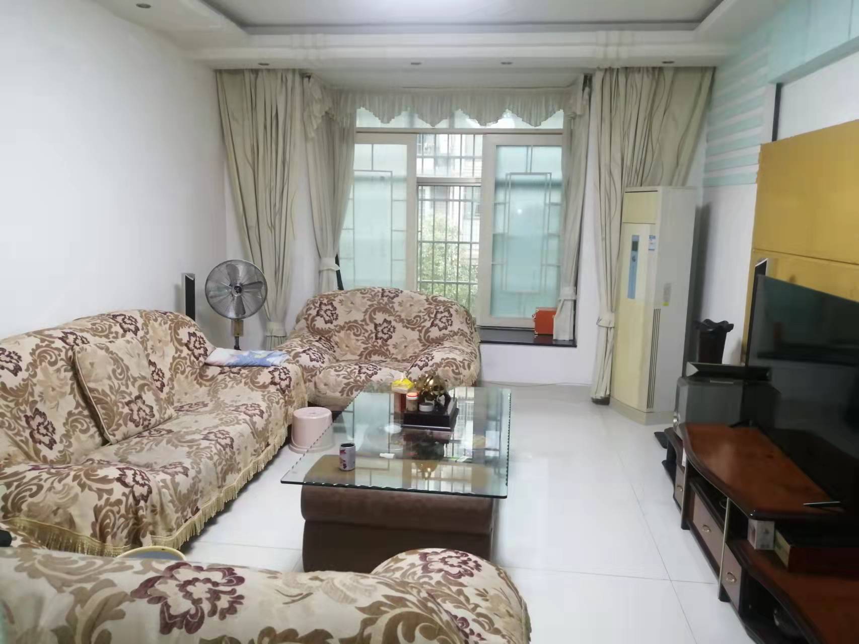 江南世家 3室2厅2卫 62.0万 江南世家 3室2厅2卫 62.0万客厅