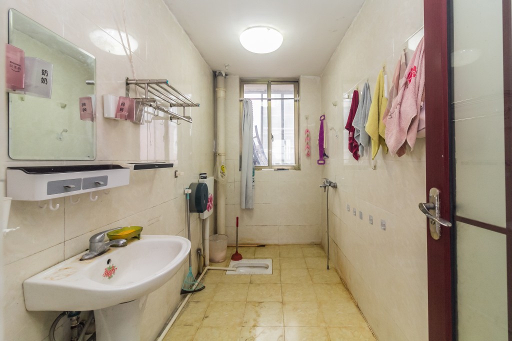 湖南有色地质勘查局宿舍(榔梨镇) 4室2厅2卫 102.8万 湖南有色地质勘查局宿舍(榔梨镇) 4室2厅2卫 102.8万卫生间