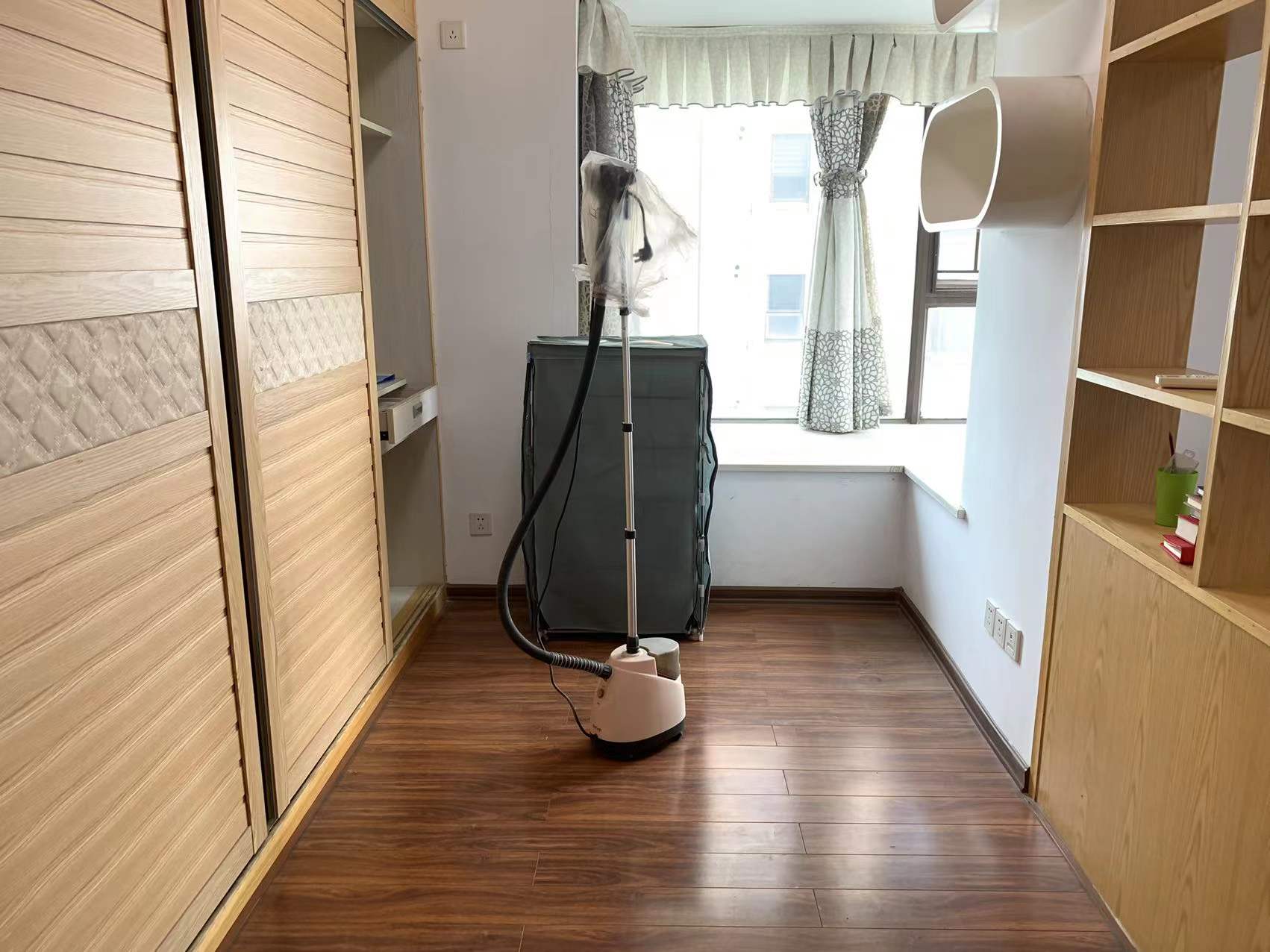 水岸花城(翠堤湾) 3室2厅1卫 53.0万 水岸花城(翠堤湾) 3室2厅1卫 53.0万客厅