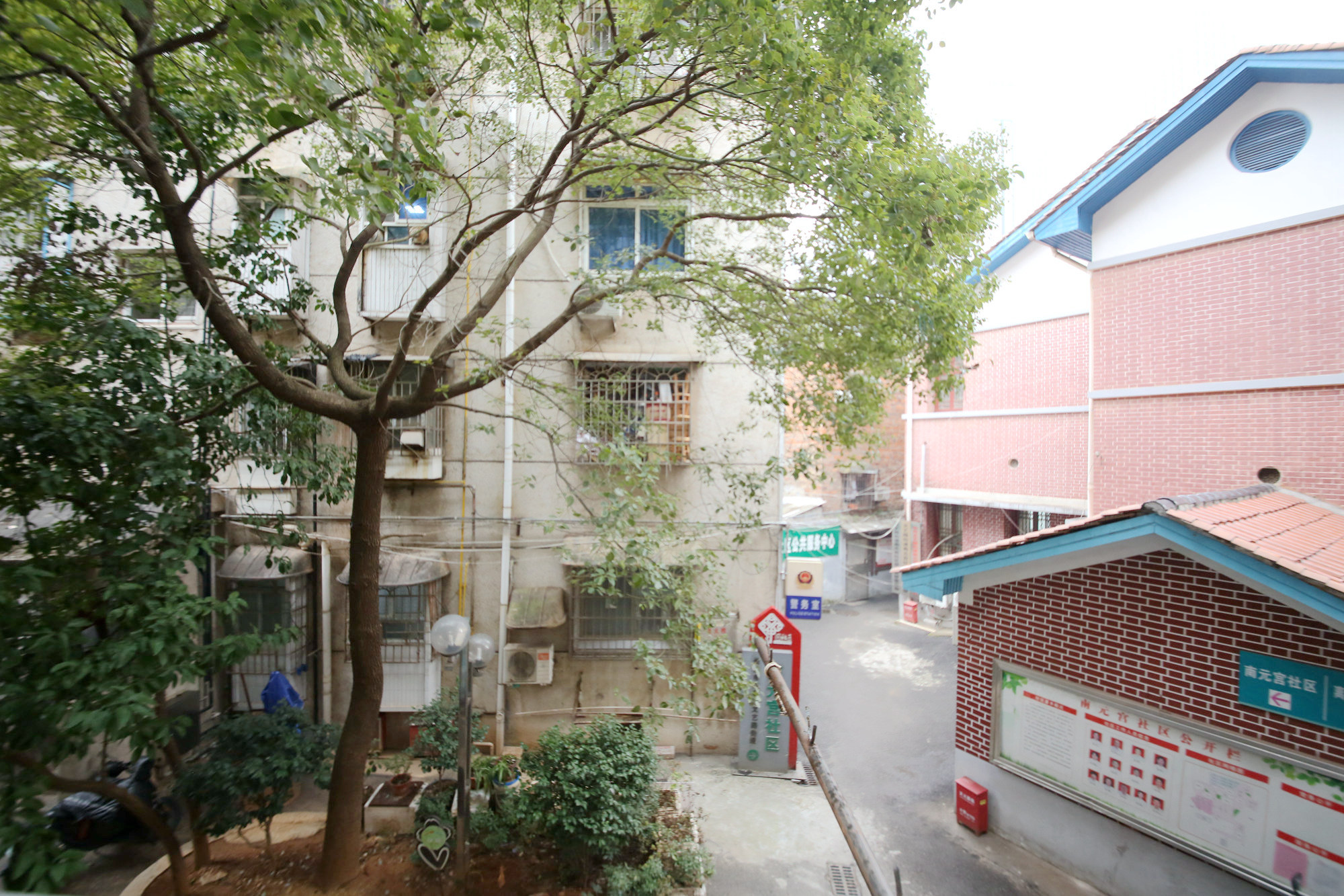 中南大学湘雅二医院大院（复兴街40号）  2室1厅1卫    62.0万阳台