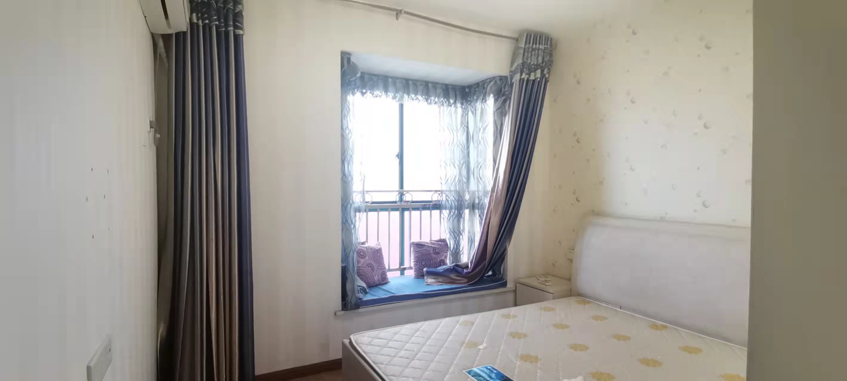 品阁 2室2厅1卫 65.0万 品阁 2室2厅1卫 65.0万客厅