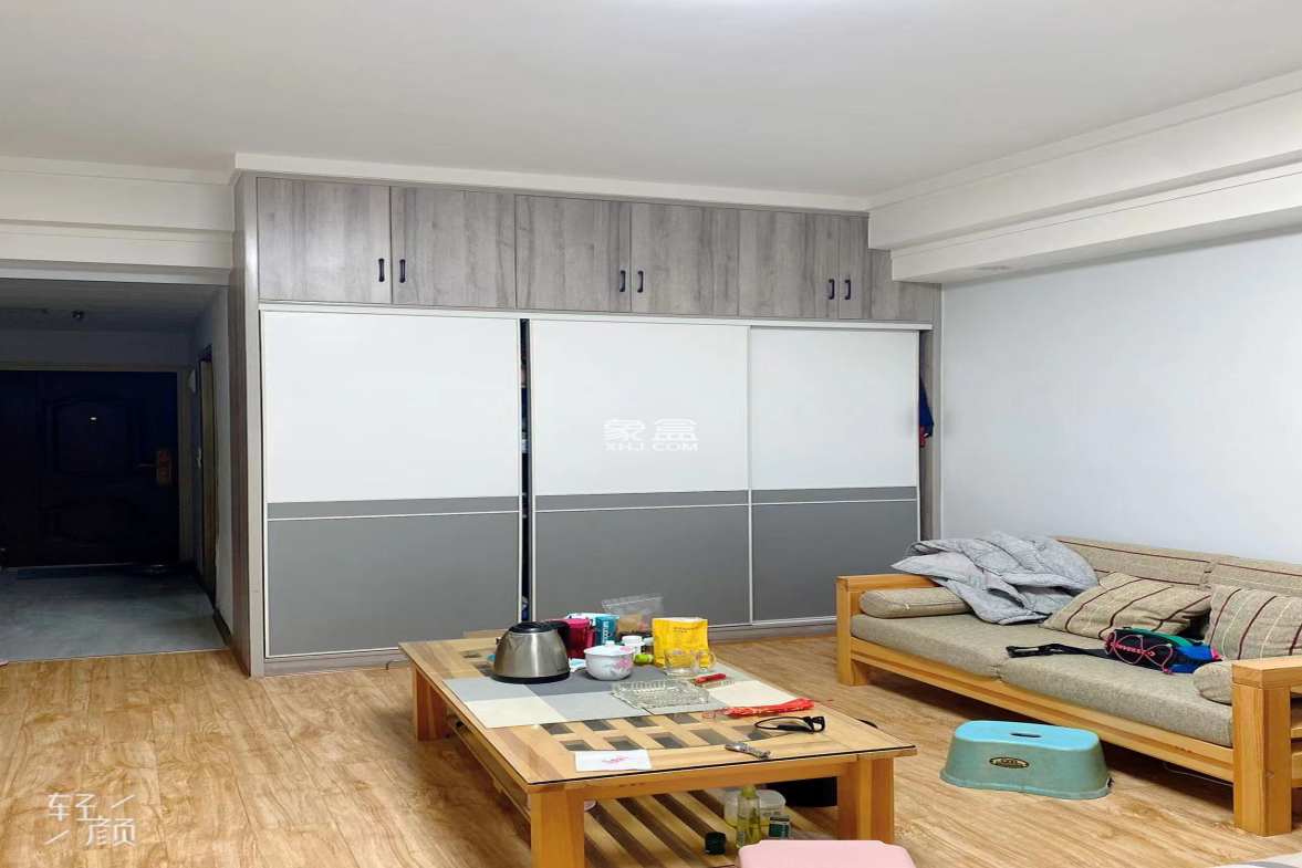 东都大酒店(东都大厦) 1室1厅1卫 25.0万 东都大酒店(东都大厦) 1室1厅1卫 25.0万客厅