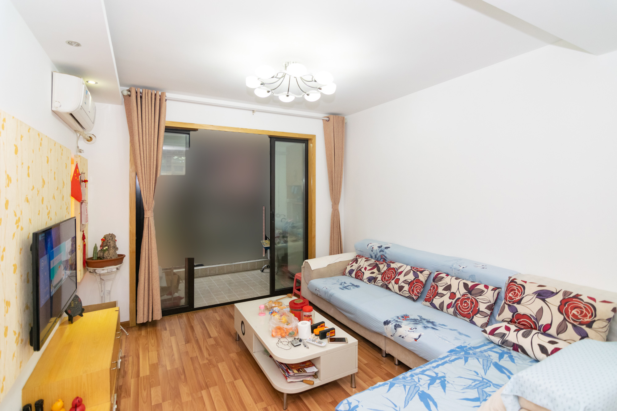 新城国际花都  2室2厅1卫    60.0万客厅