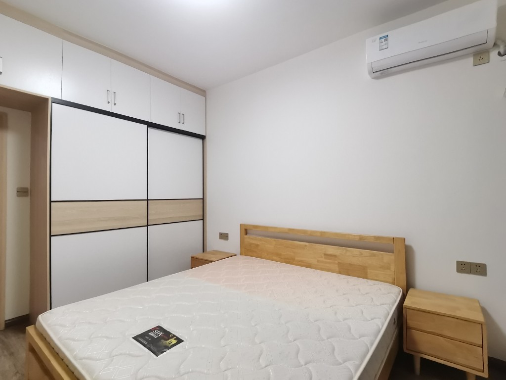 缤纷世家 3室2厅1卫 76.0万 缤纷世家 3室2厅1卫 76.0万客厅