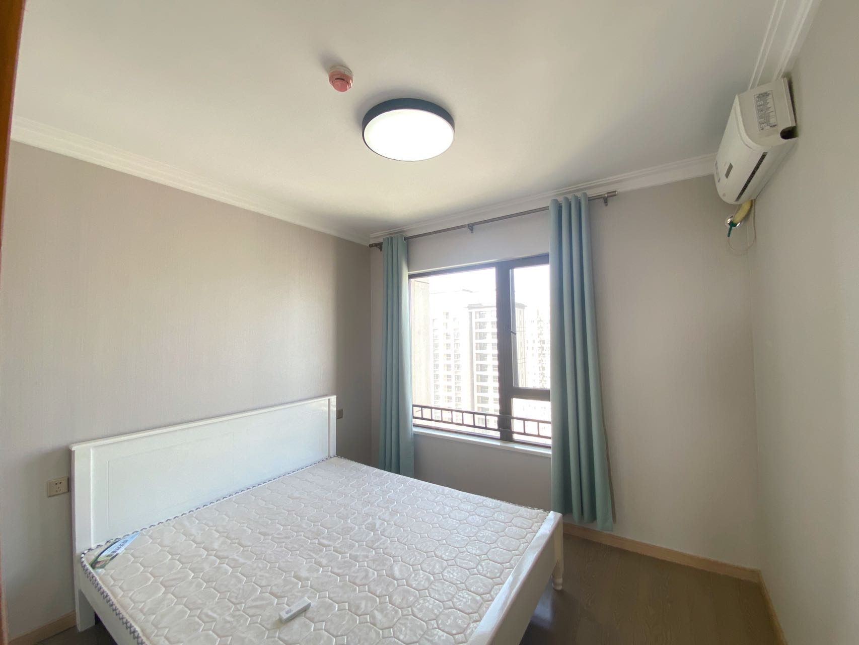 龙湖紫宸  3室2厅1卫   3100.00元/月室内图