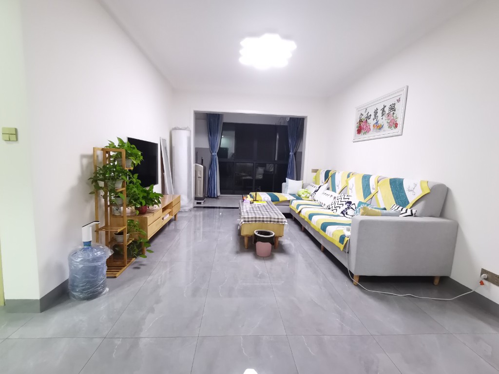 缤纷世家 3室2厅1卫 76.0万 缤纷世家 3室2厅1卫 76.0万客厅