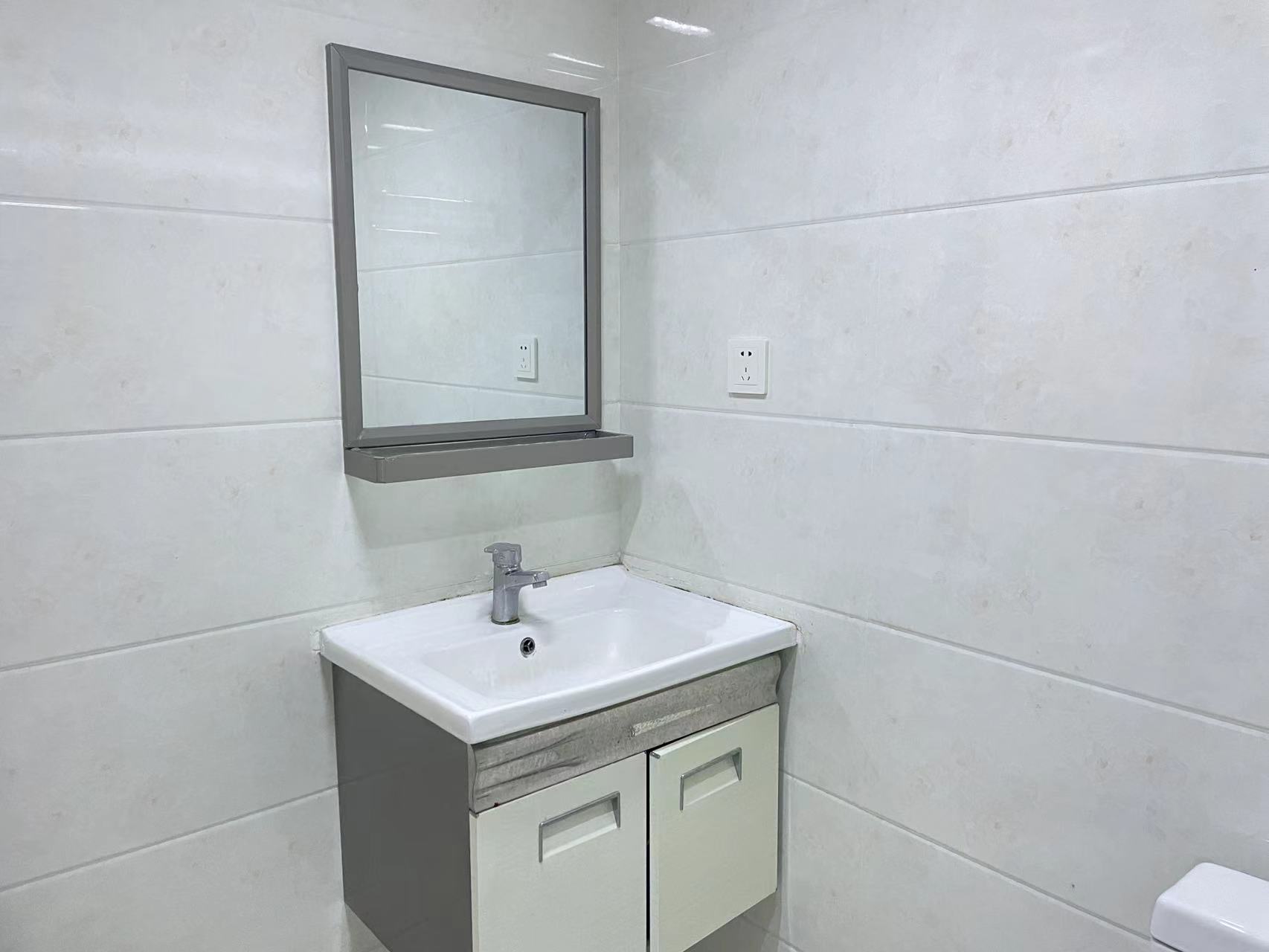 金柘小区  3室2厅2卫    2000.0元/月 金柘小区  3室2厅2卫    2000.0元/月室内图