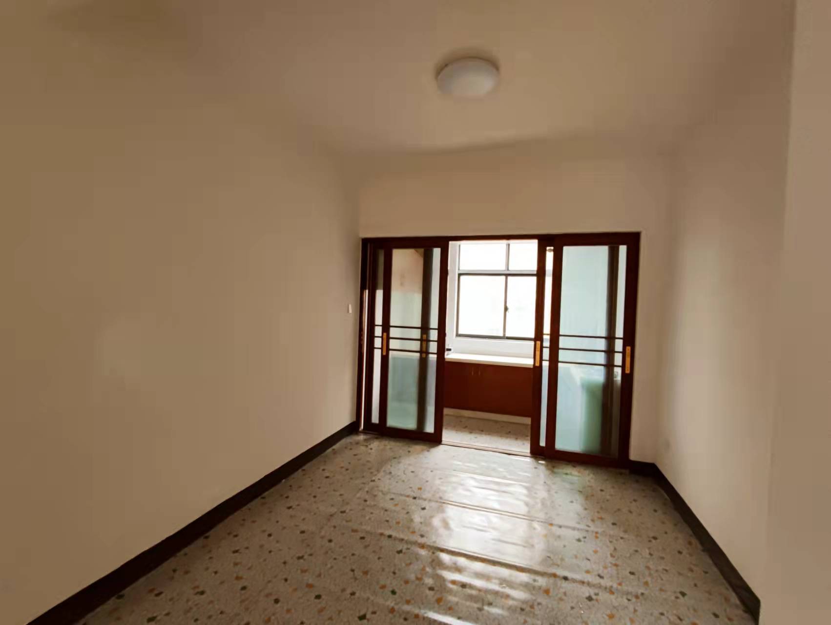 南坪花苑  3室2厅2卫    1800.0元/月 南坪花苑  3室2厅2卫    1800.0元/月室内图