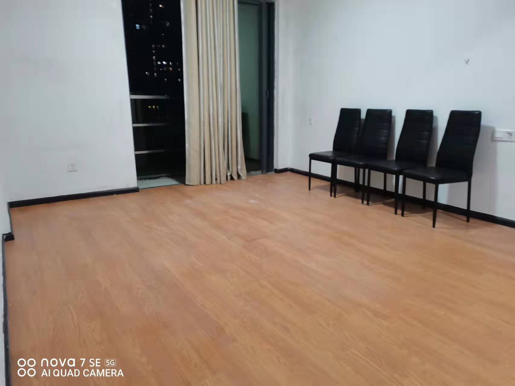 中天会展城B区  4室1厅1卫   3500.00元/月户型图