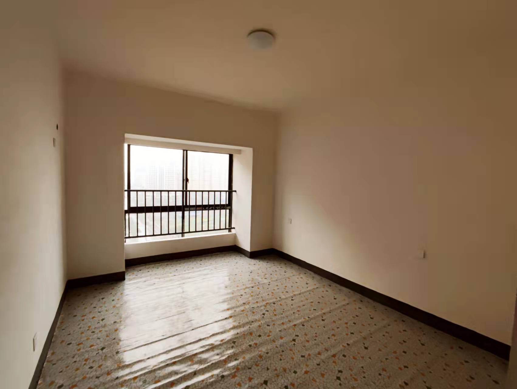 南坪花苑  3室2厅2卫    1800.0元/月 南坪花苑  3室2厅2卫    1800.0元/月室内图